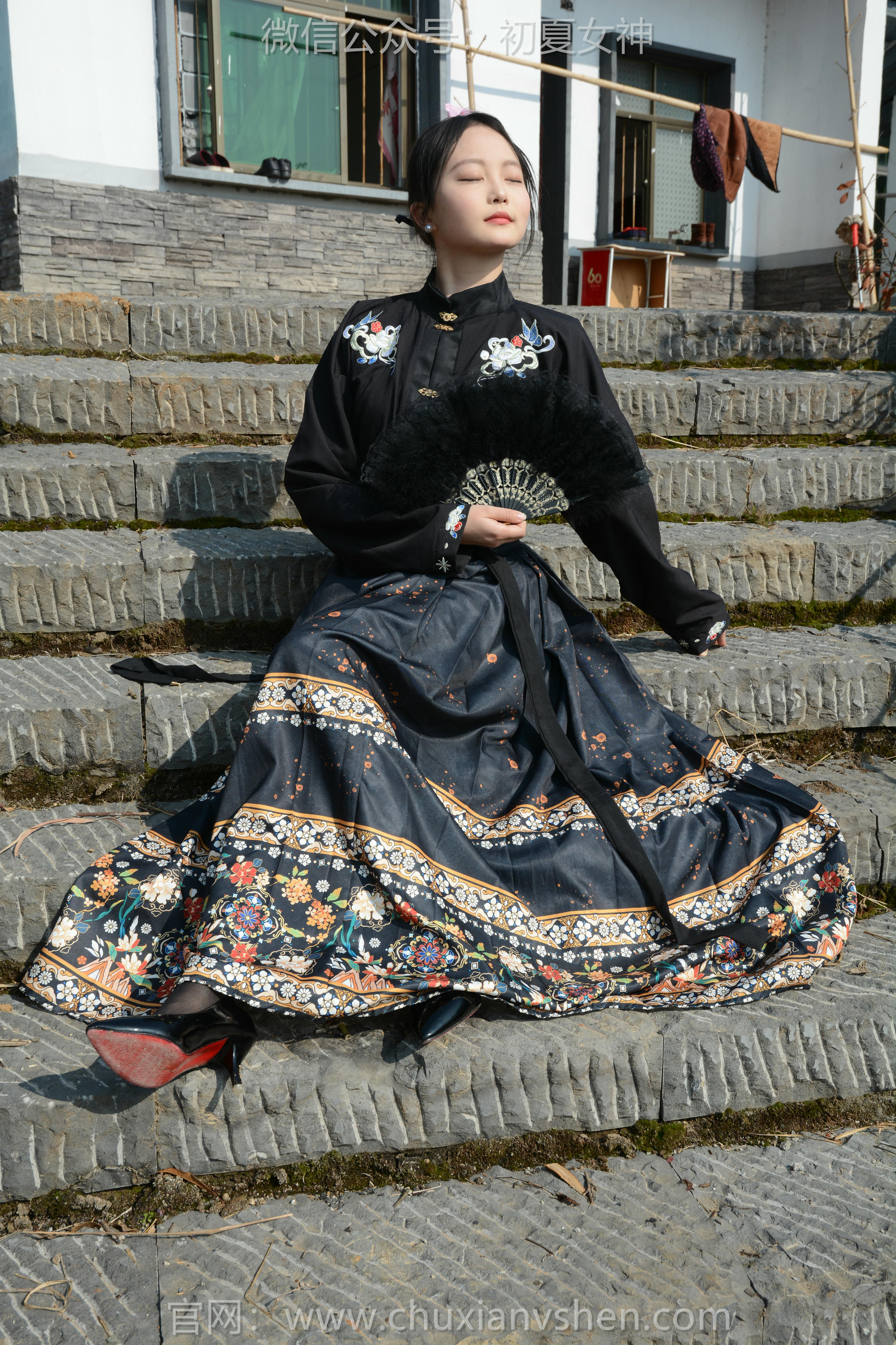 初夏女神 NO.238 双双~【黑色马面裙】这套我不管怎样都得端庄大气点，压制内心的小宇宙 [140P2V 3.63 GB]_第6集