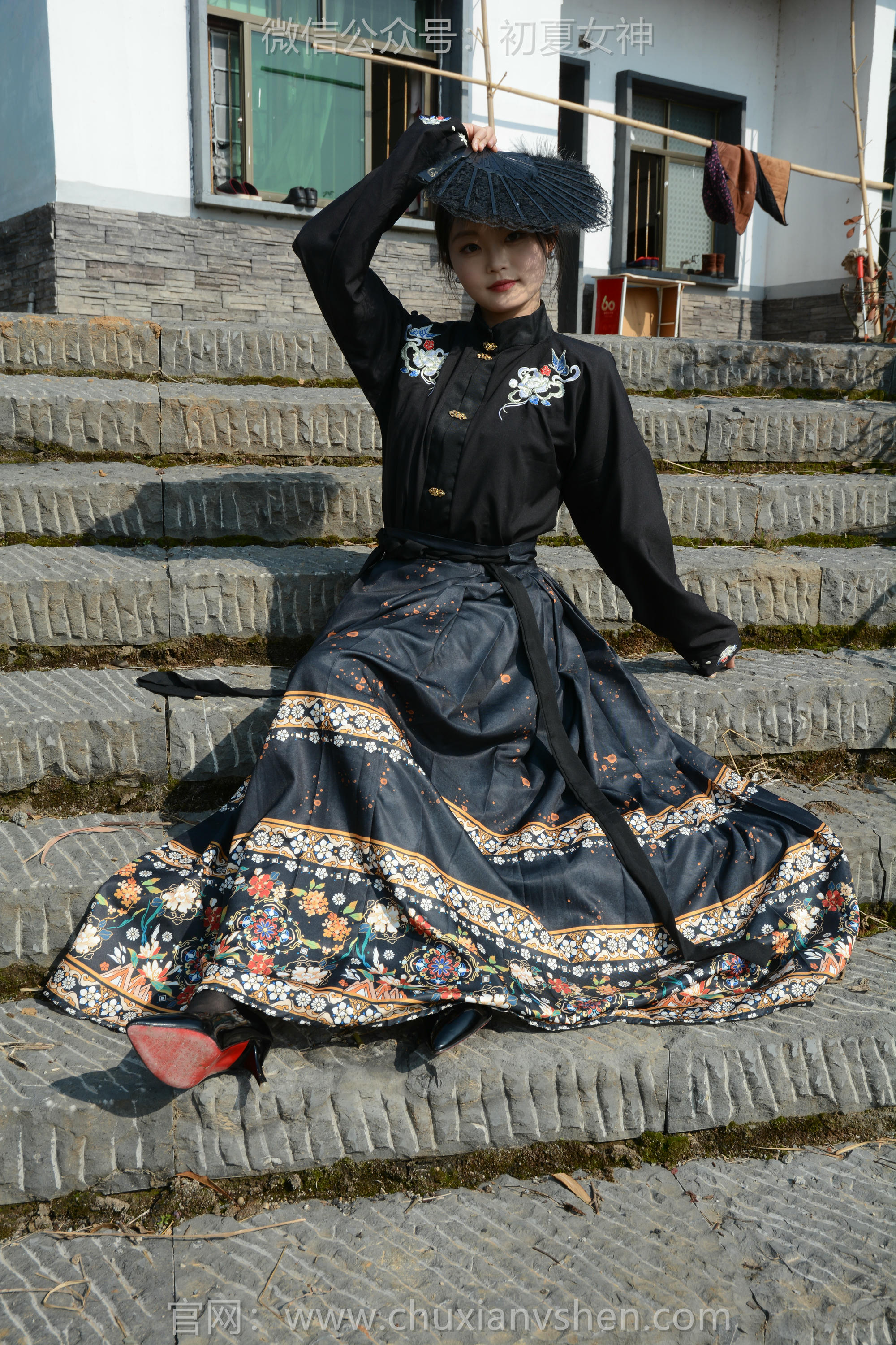 初夏女神 NO.238 双双~【黑色马面裙】这套我不管怎样都得端庄大气点，压制内心的小宇宙 [140P2V 3.63 GB]_第6集