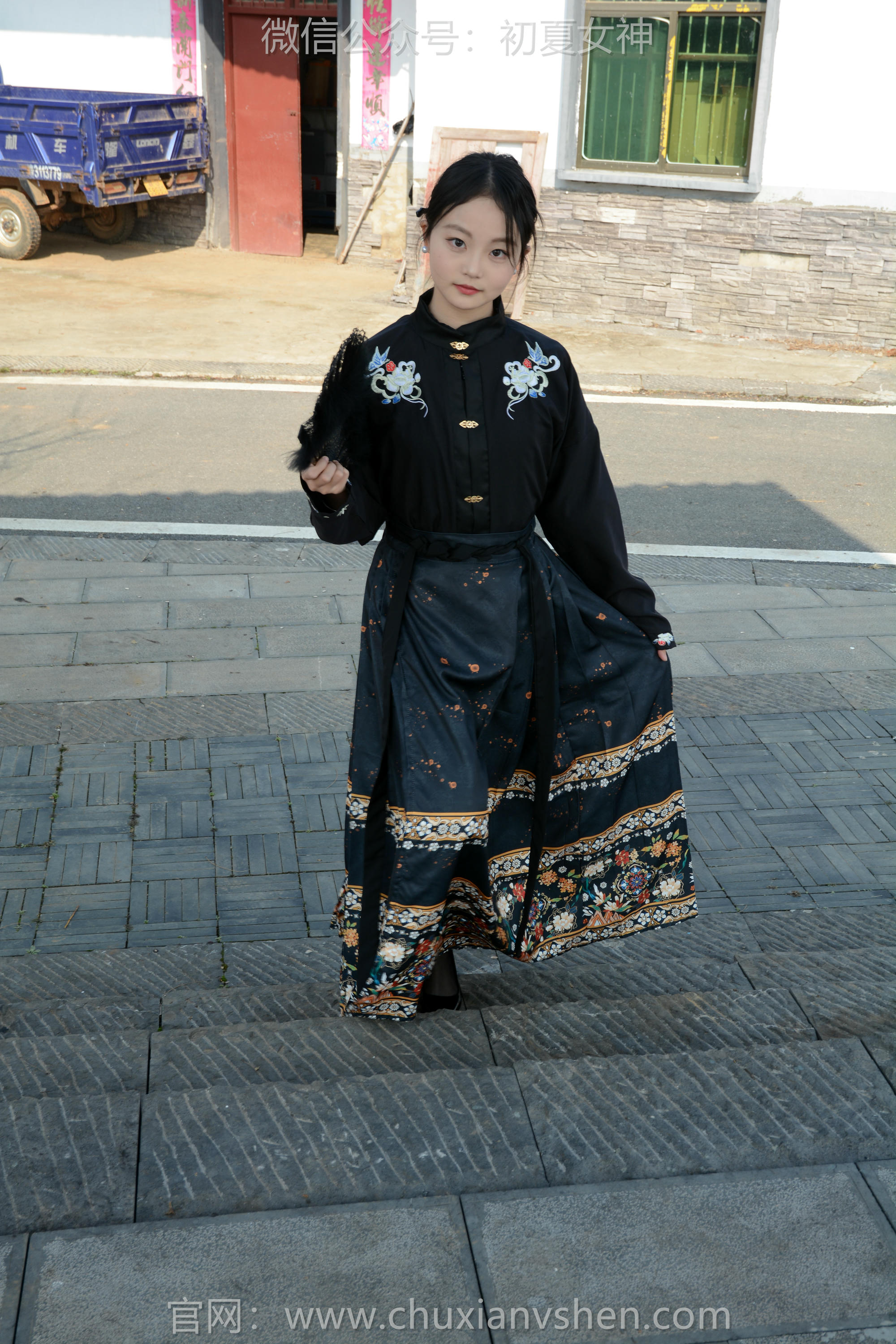 初夏女神 NO.238 双双~【黑色马面裙】这套我不管怎样都得端庄大气点，压制内心的小宇宙 [140P2V 3.63 GB]_第1集