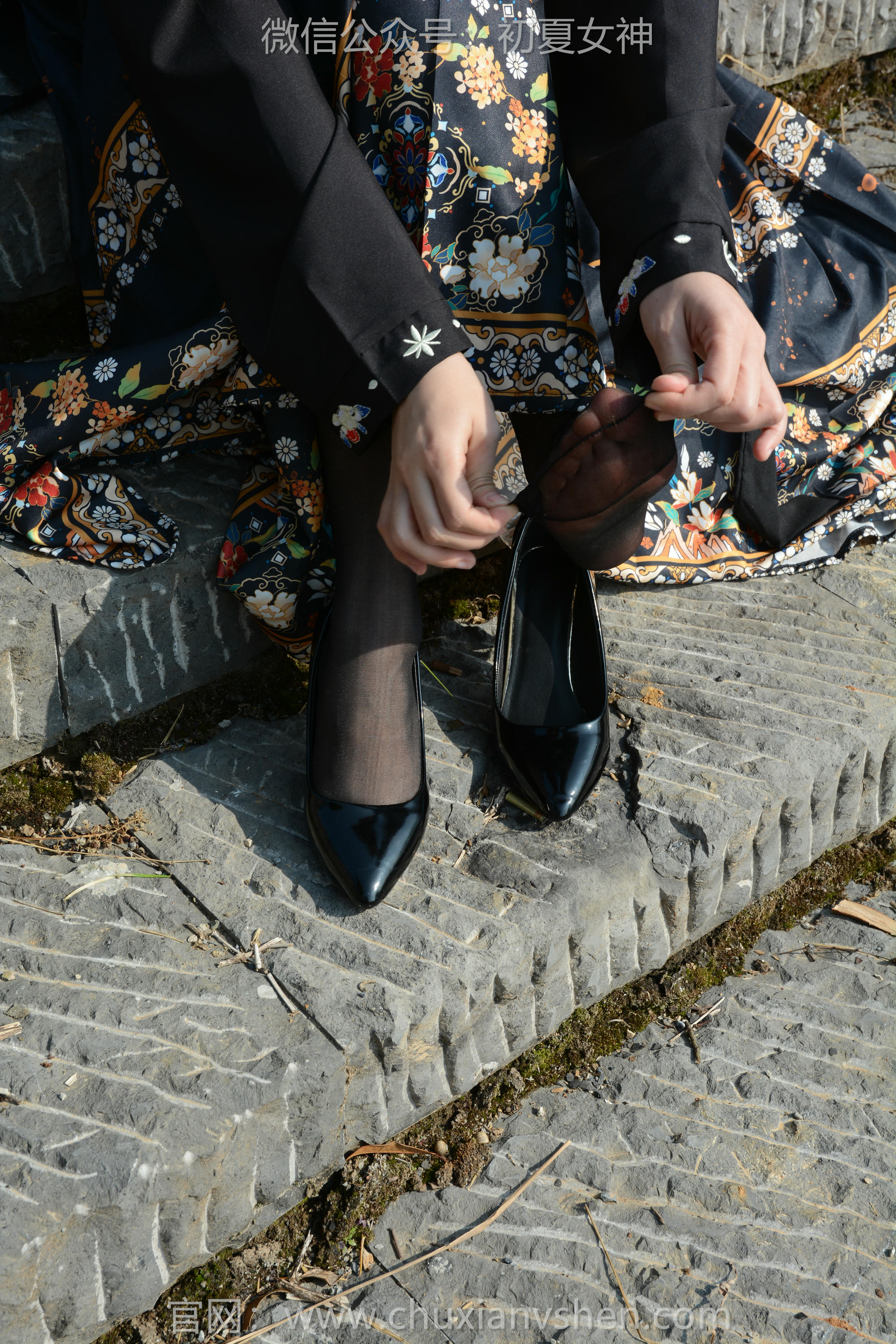 初夏女神 NO.238 双双~【黑色马面裙】这套我不管怎样都得端庄大气点，压制内心的小宇宙 [140P2V 3.63 GB]_第7集