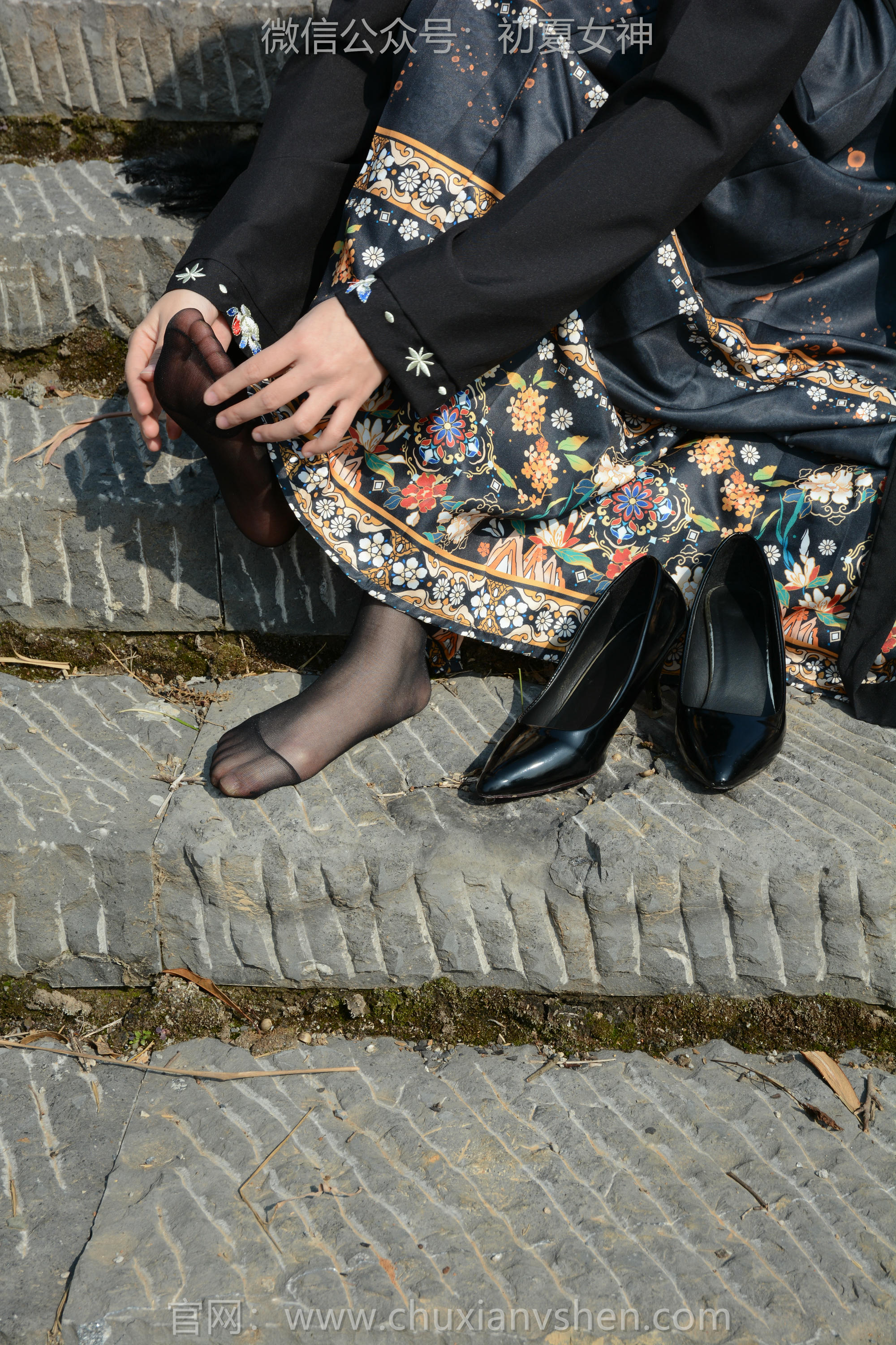 初夏女神 NO.238 双双~【黑色马面裙】这套我不管怎样都得端庄大气点，压制内心的小宇宙 [140P2V 3.63 GB]_第7集