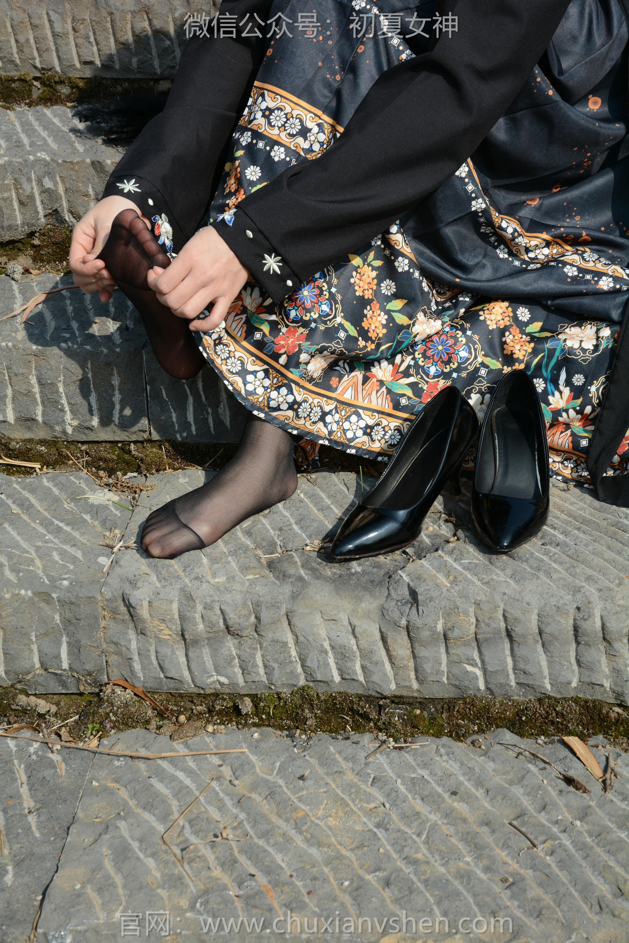 初夏女神 NO.238 双双~【黑色马面裙】这套我不管怎样都得端庄大气点，压制内心的小宇宙 [140P2V 3.63 GB]_第7集