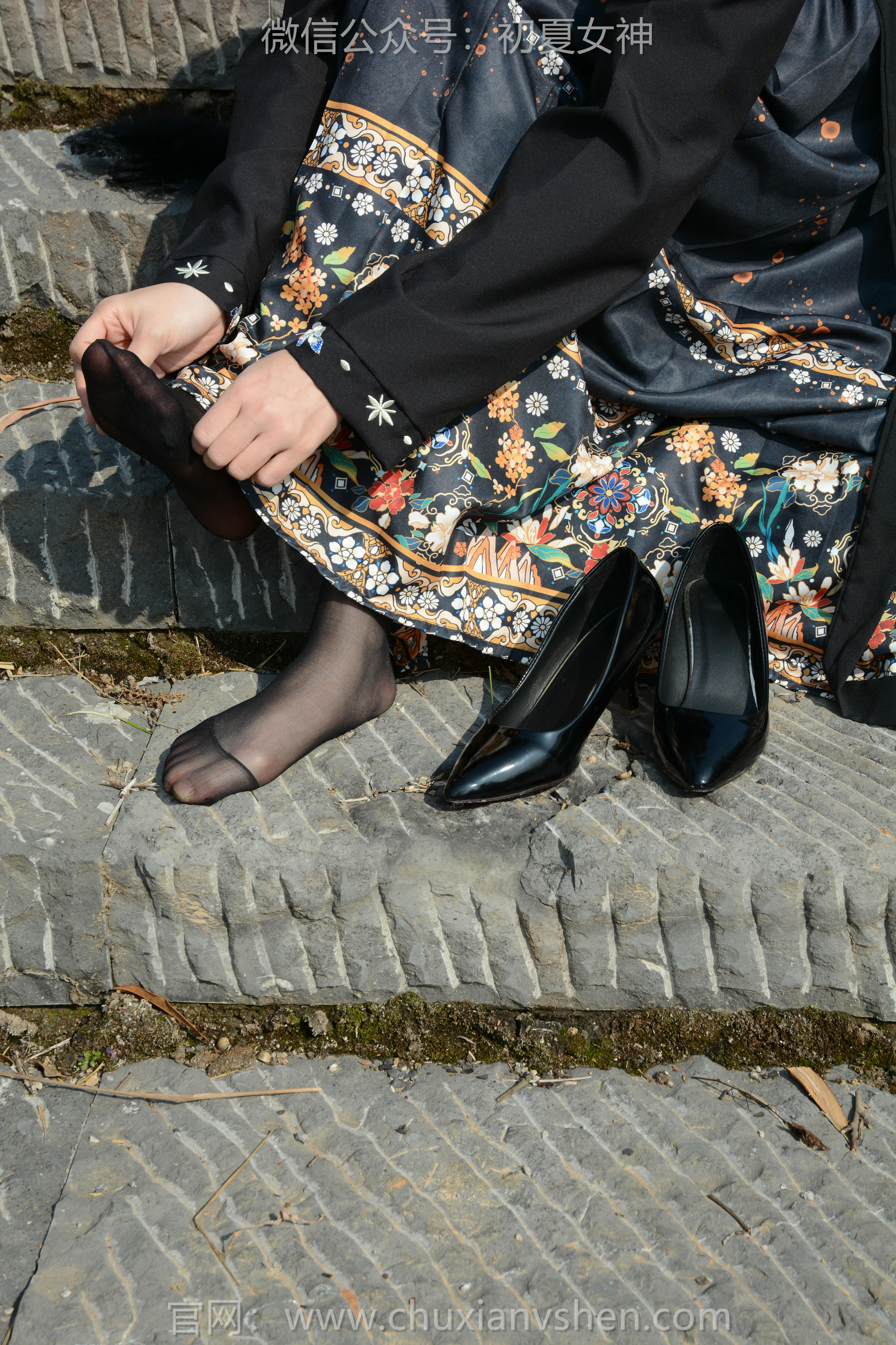 初夏女神 NO.238 双双~【黑色马面裙】这套我不管怎样都得端庄大气点，压制内心的小宇宙 [140P2V 3.63 GB]_第7集