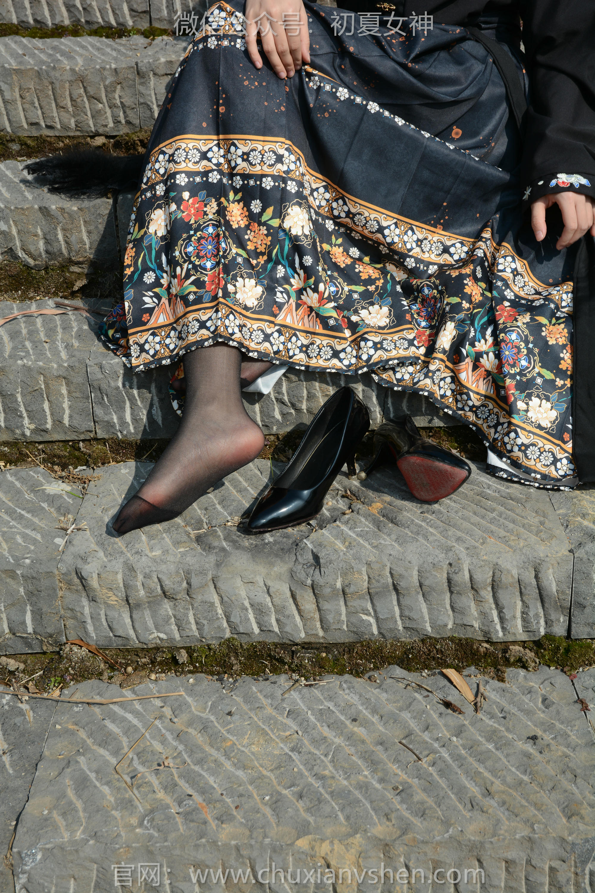 初夏女神 NO.238 双双~【黑色马面裙】这套我不管怎样都得端庄大气点，压制内心的小宇宙 [140P2V 3.63 GB]_第7集