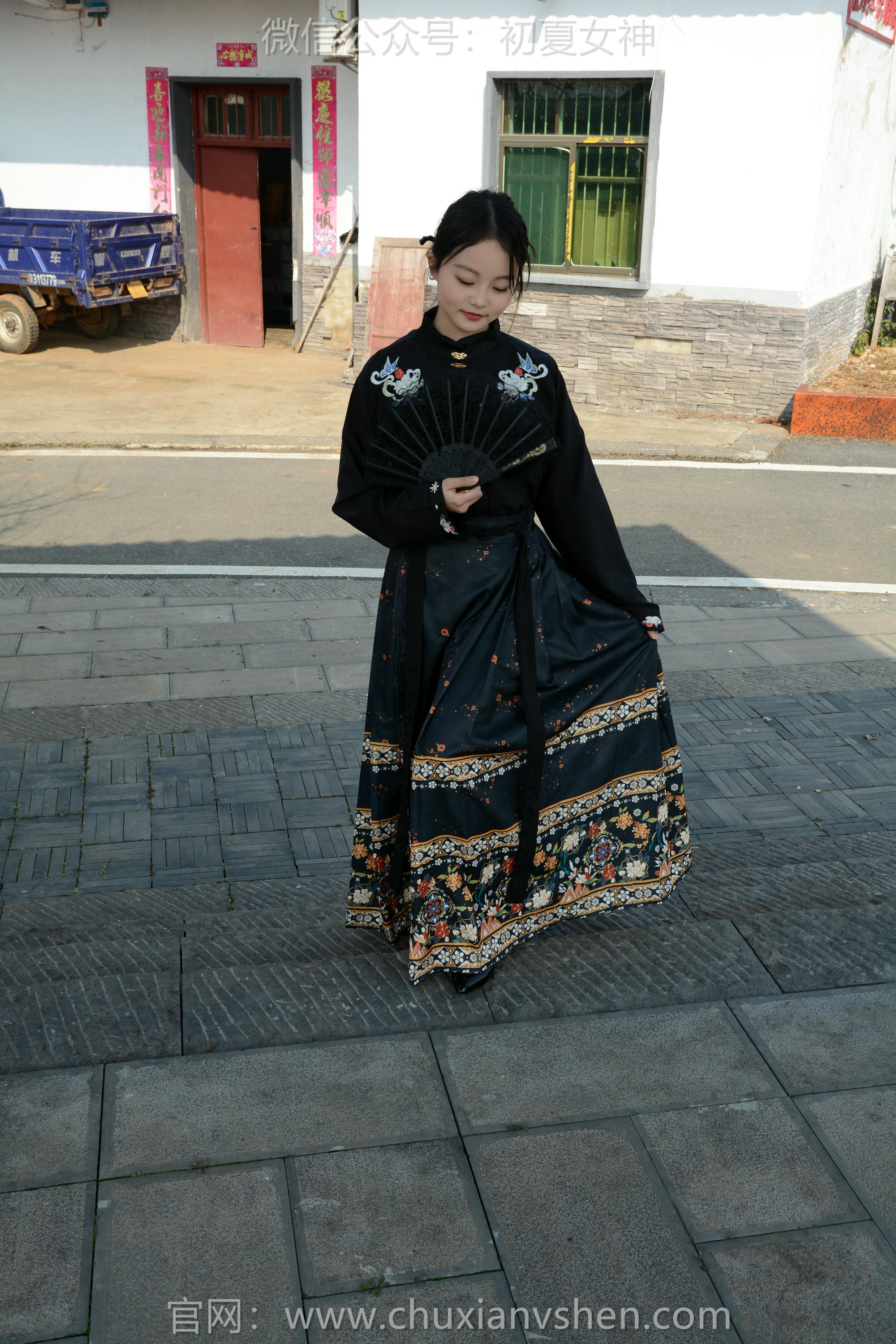 初夏女神 NO.238 双双~【黑色马面裙】这套我不管怎样都得端庄大气点，压制内心的小宇宙 [140P2V 3.63 GB]_第1集