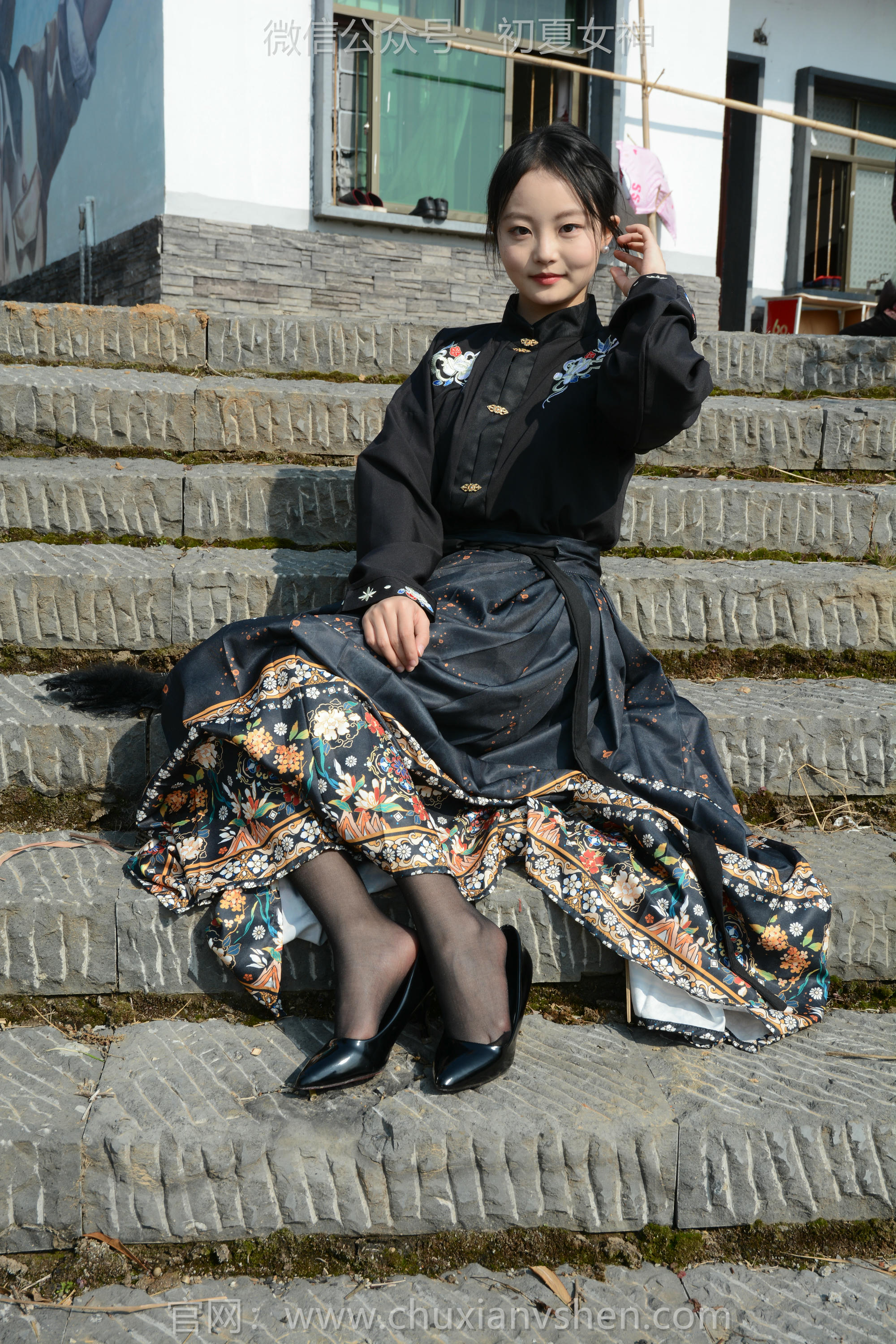 初夏女神 NO.238 双双~【黑色马面裙】这套我不管怎样都得端庄大气点，压制内心的小宇宙 [140P2V 3.63 GB]_第7集