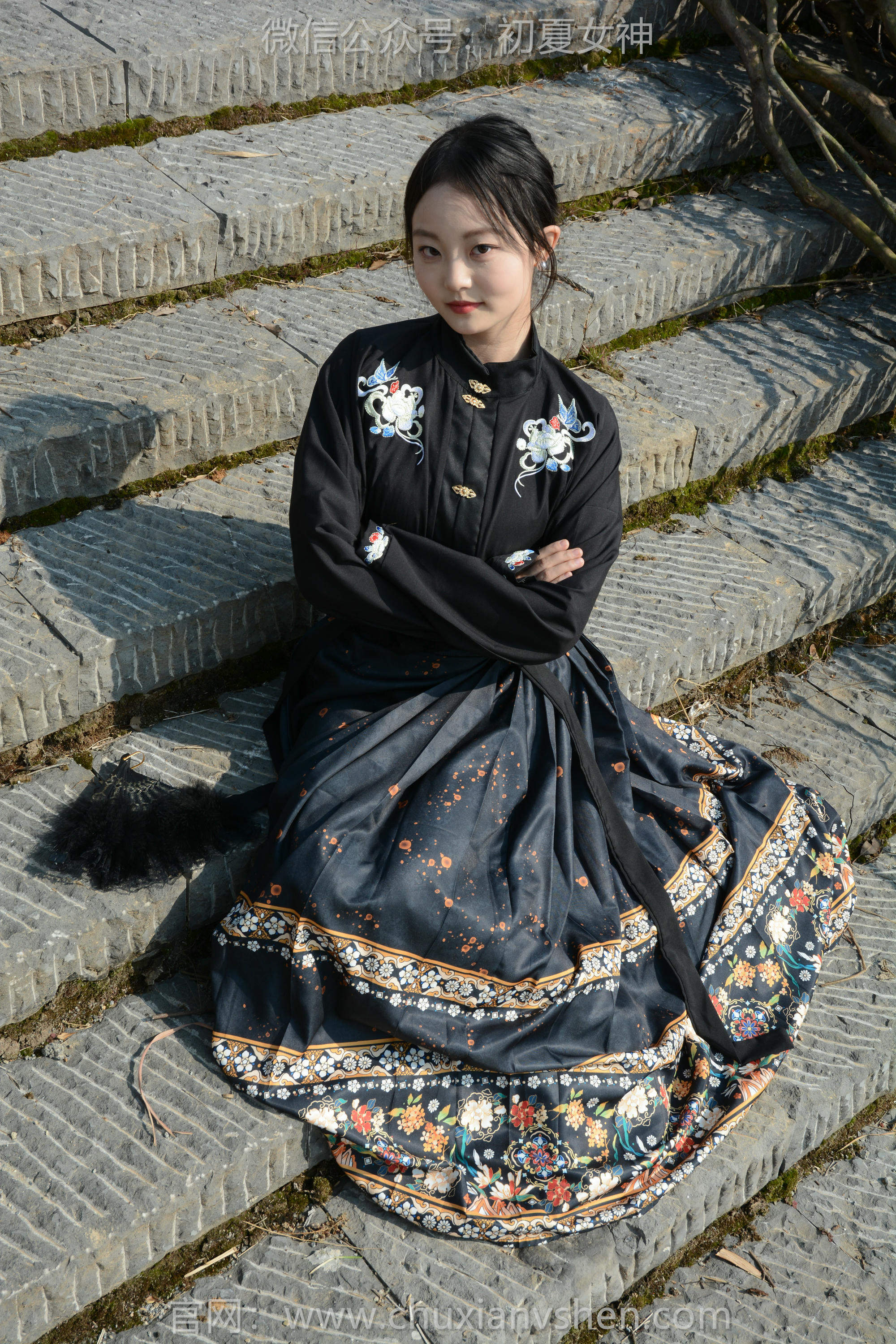 初夏女神 NO.238 双双~【黑色马面裙】这套我不管怎样都得端庄大气点，压制内心的小宇宙 [140P2V 3.63 GB]_第7集