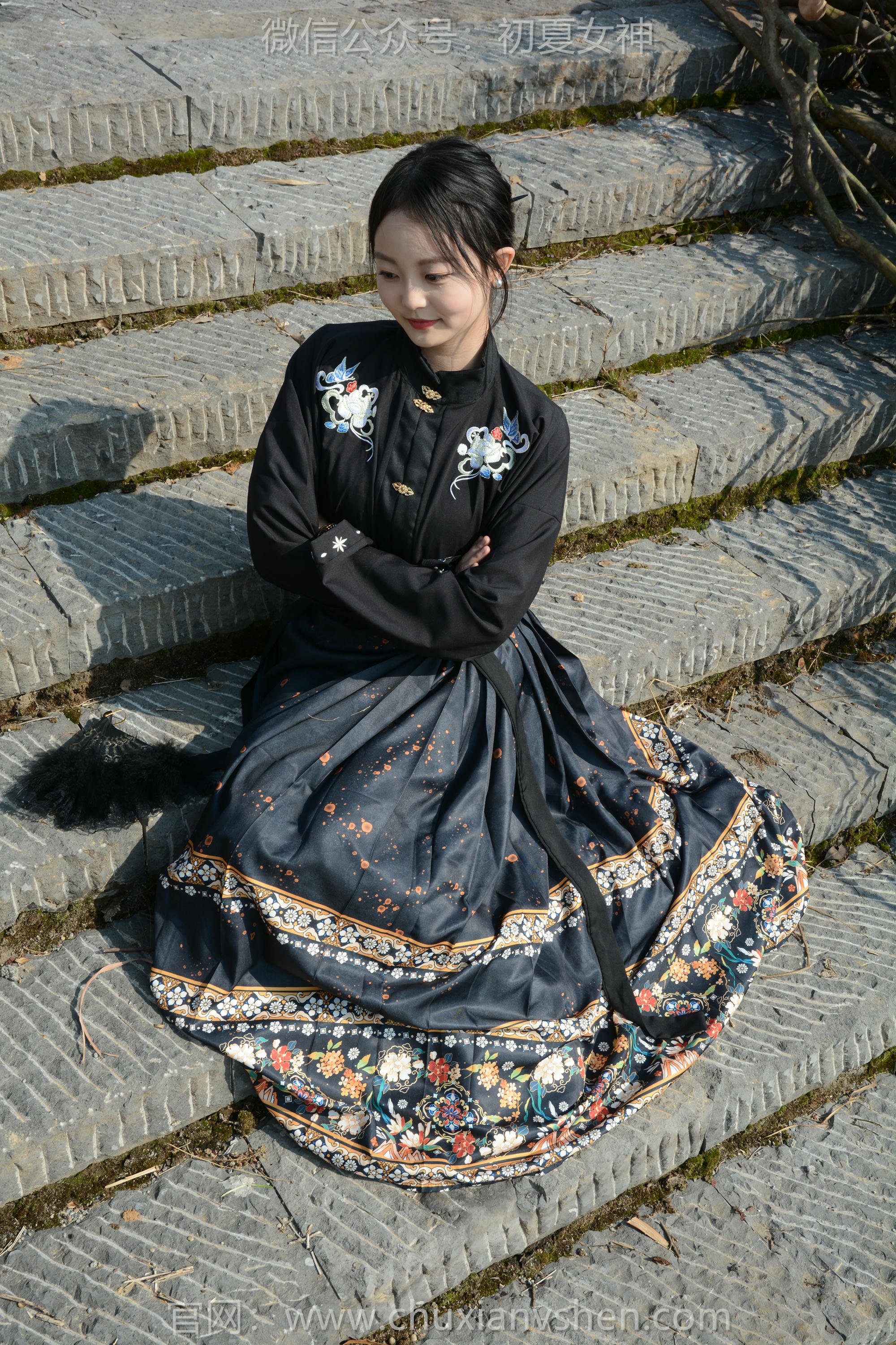 初夏女神 NO.238 双双~【黑色马面裙】这套我不管怎样都得端庄大气点，压制内心的小宇宙 [140P2V 3.63 GB]_第7集