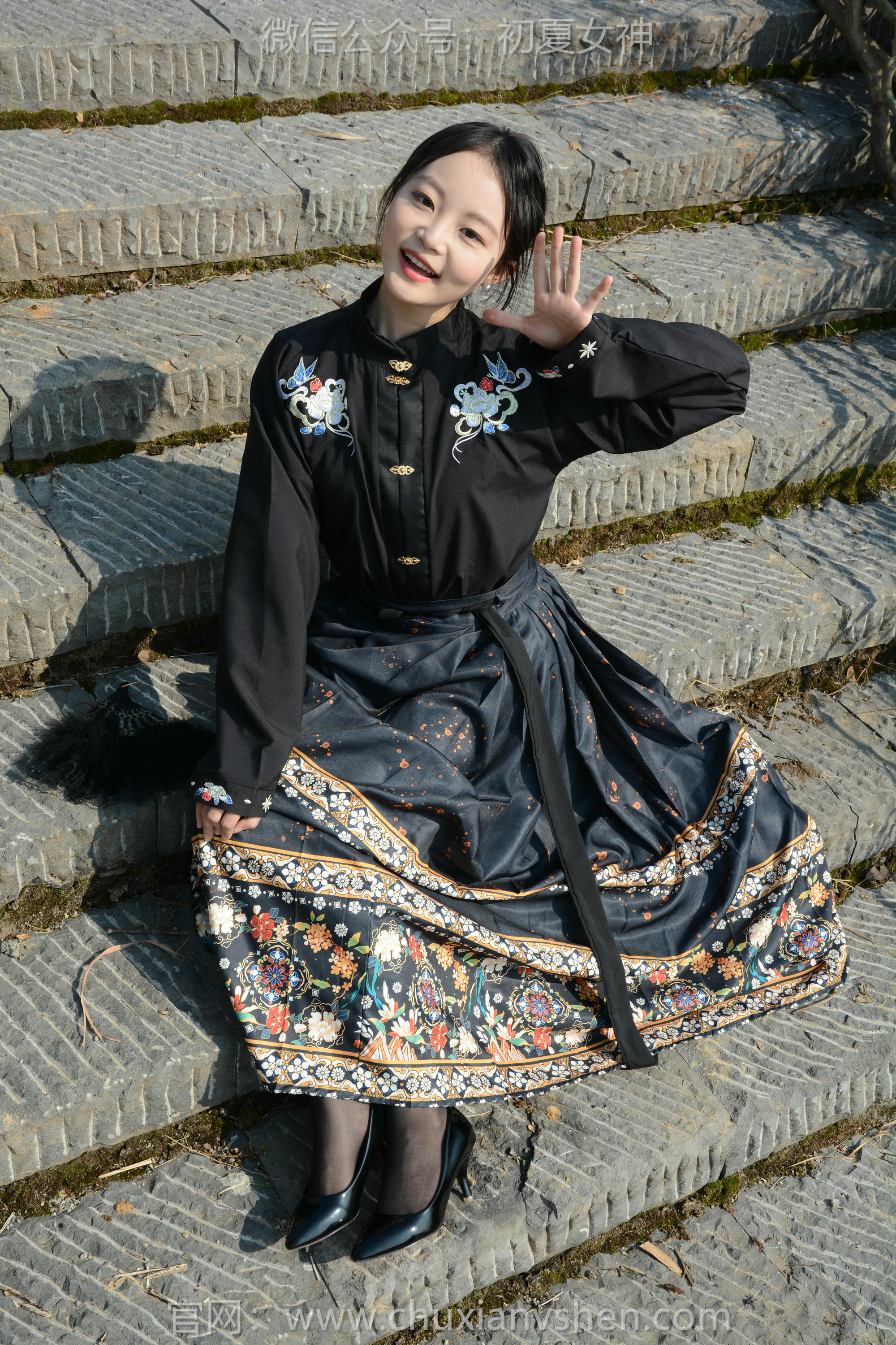 初夏女神 NO.238 双双~【黑色马面裙】这套我不管怎样都得端庄大气点，压制内心的小宇宙 [140P2V 3.63 GB]_第7集