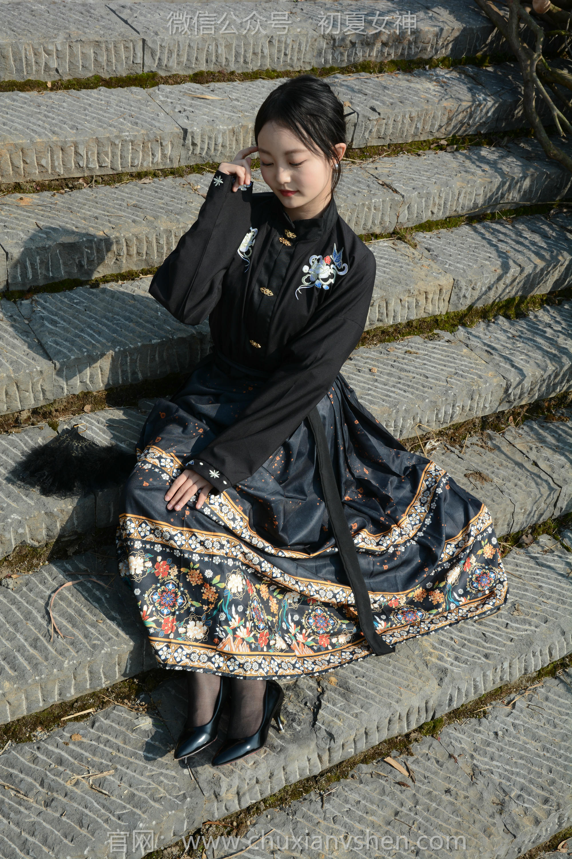 初夏女神 NO.238 双双~【黑色马面裙】这套我不管怎样都得端庄大气点，压制内心的小宇宙 [140P2V 3.63 GB]_第7集