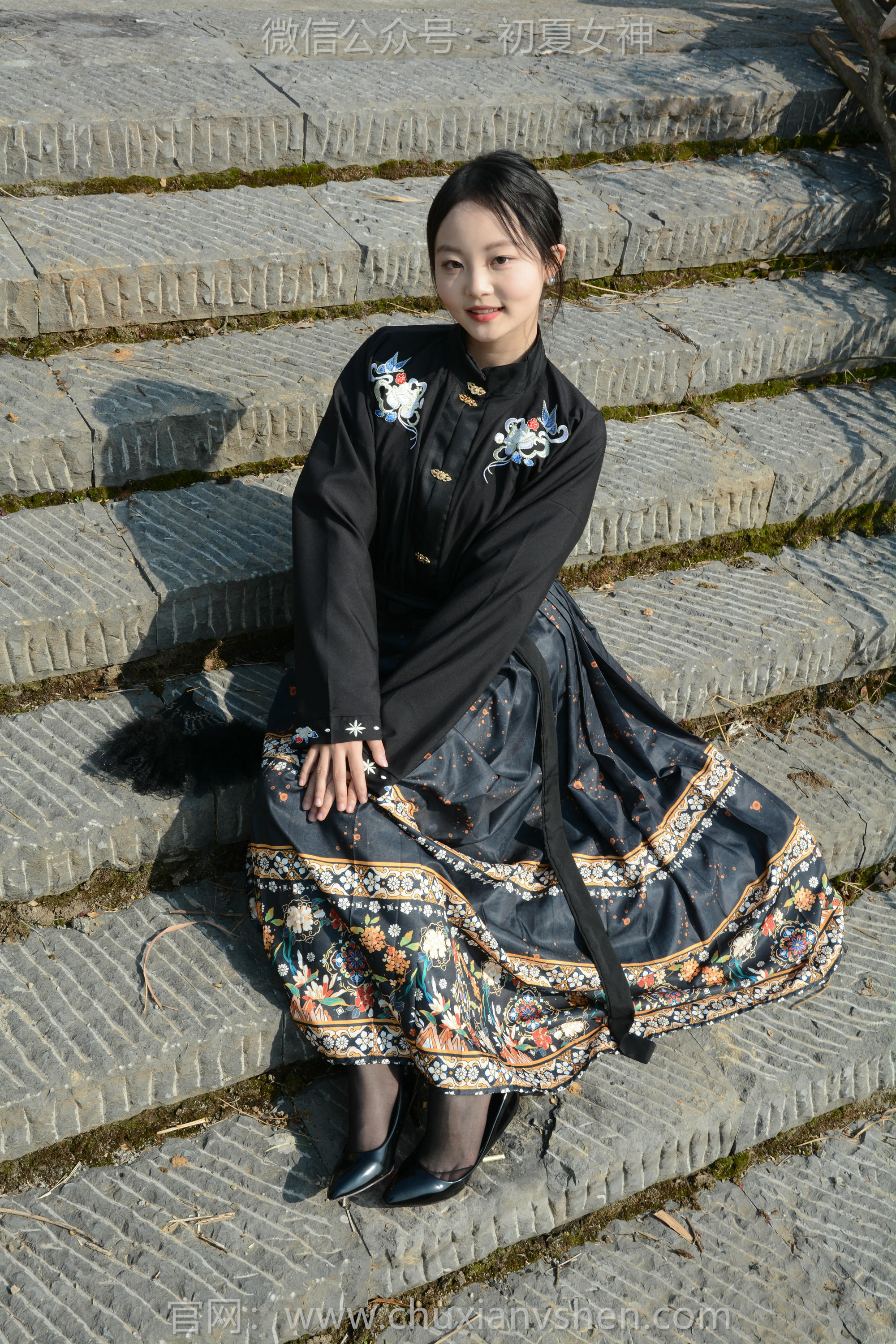 初夏女神 NO.238 双双~【黑色马面裙】这套我不管怎样都得端庄大气点，压制内心的小宇宙 [140P2V 3.63 GB]_第7集