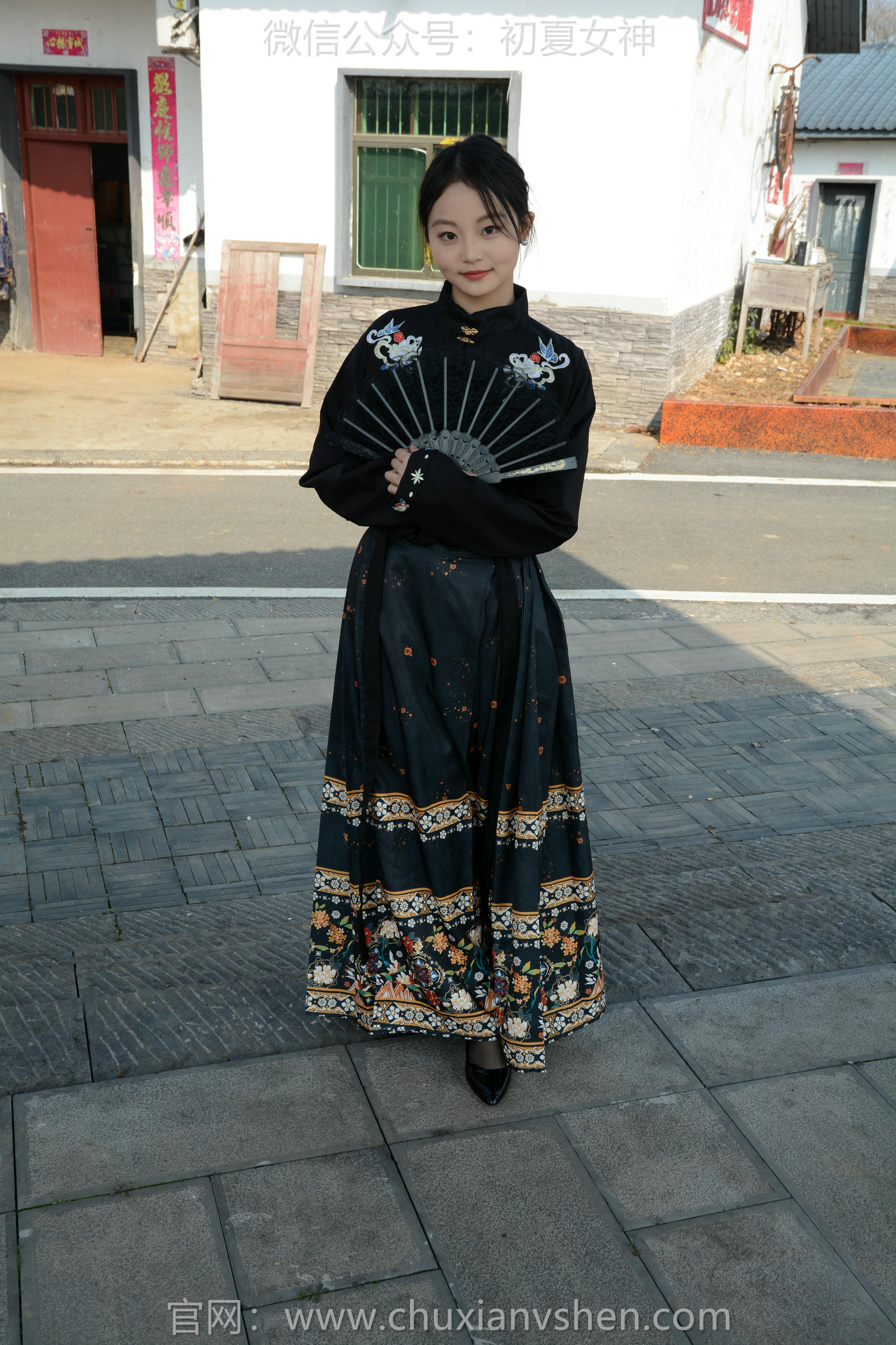 初夏女神 NO.238 双双~【黑色马面裙】这套我不管怎样都得端庄大气点，压制内心的小宇宙 [140P2V 3.63 GB]_第1集