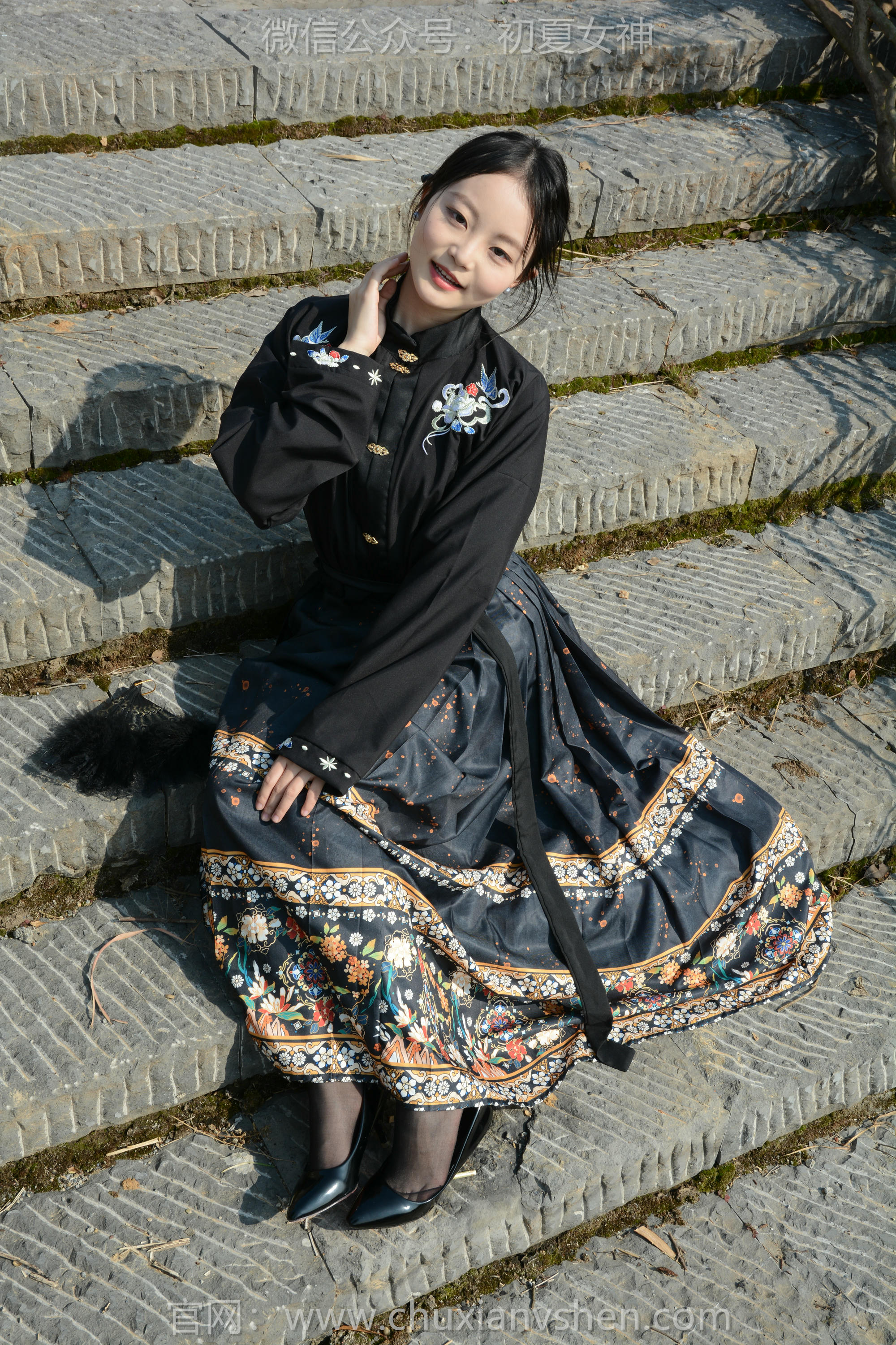 初夏女神 NO.238 双双~【黑色马面裙】这套我不管怎样都得端庄大气点，压制内心的小宇宙 [140P2V 3.63 GB]_第7集