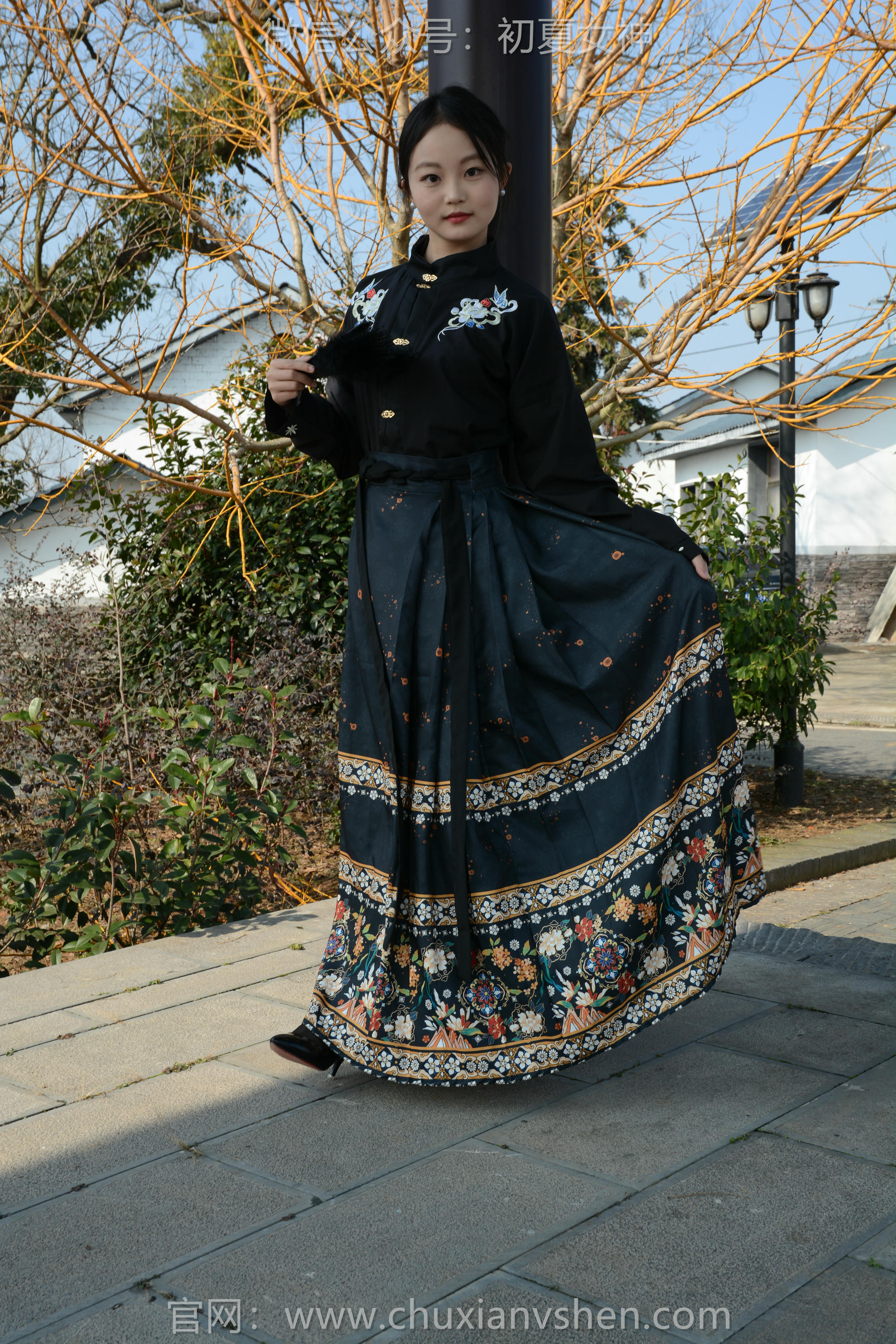 初夏女神 NO.238 双双~【黑色马面裙】这套我不管怎样都得端庄大气点，压制内心的小宇宙 [140P2V 3.63 GB]_第1集