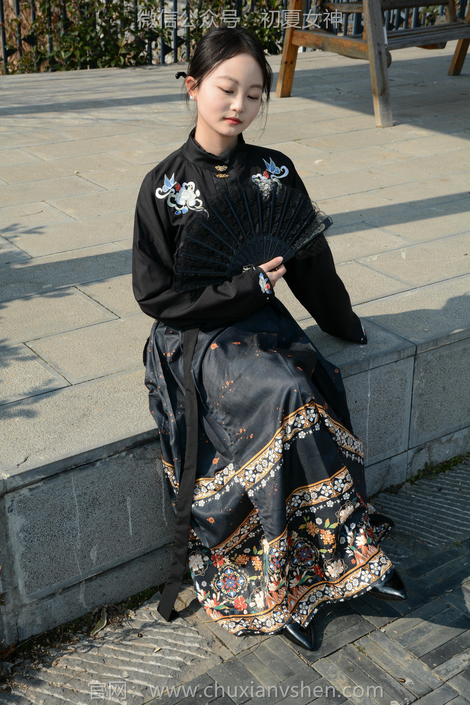 初夏女神 NO.238 双双~【黑色马面裙】这套我不管怎样都得端庄大气点，压制内心的小宇宙 [140P2V 3.63 GB]_第1集