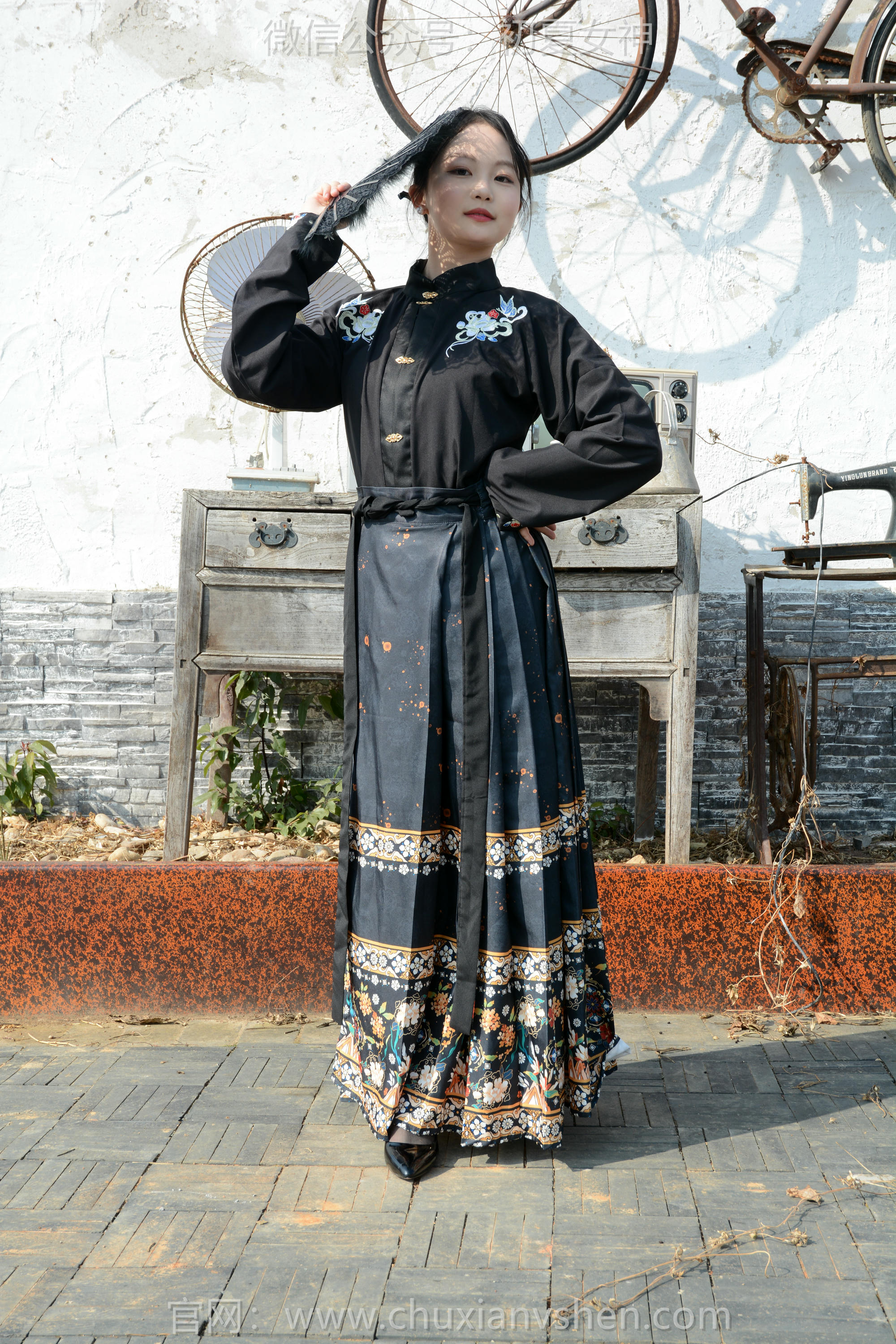 初夏女神 NO.238 双双~【黑色马面裙】这套我不管怎样都得端庄大气点，压制内心的小宇宙 [140P2V 3.63 GB]_第1集