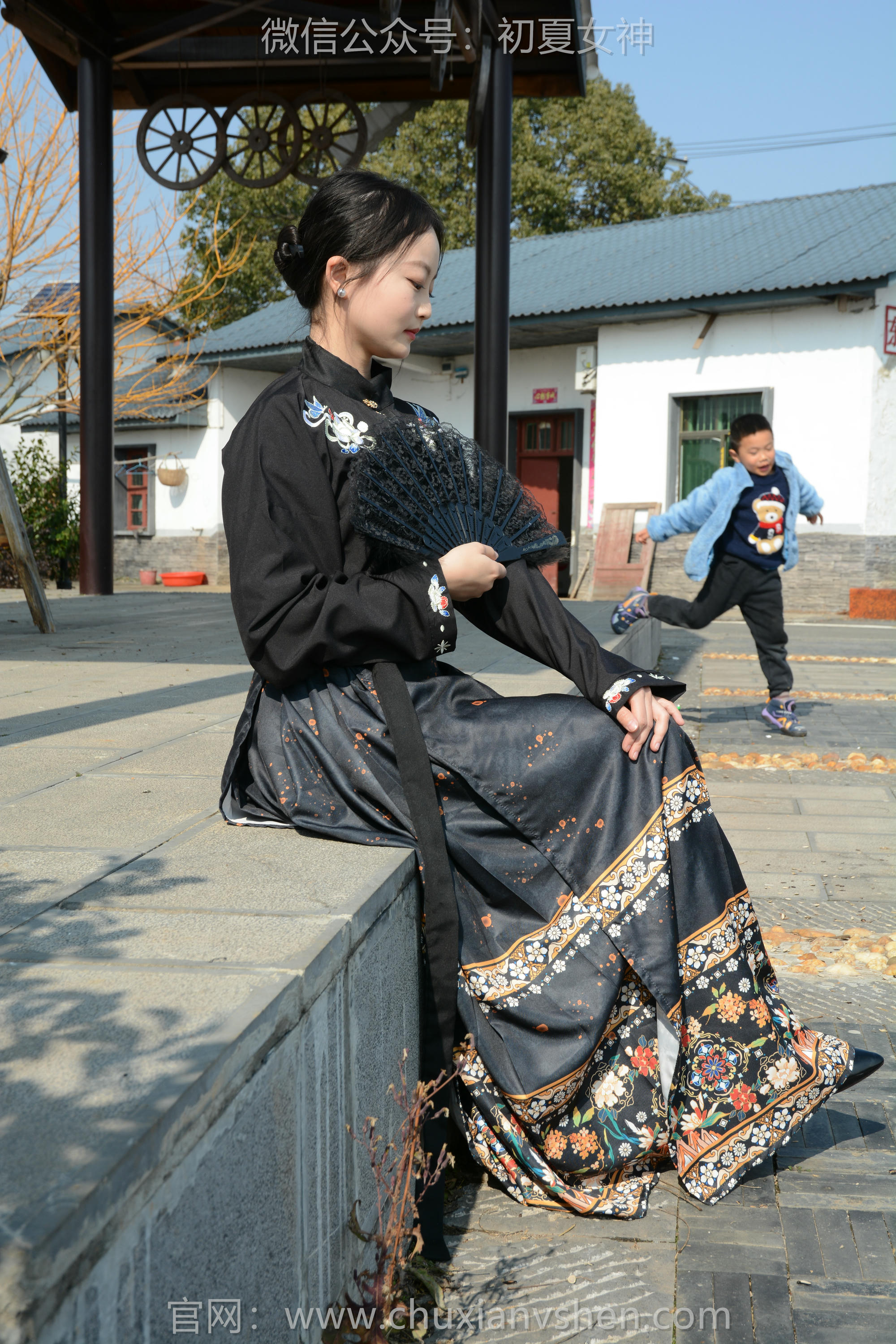 初夏女神 NO.238 双双~【黑色马面裙】这套我不管怎样都得端庄大气点，压制内心的小宇宙 [140P2V 3.63 GB]_第2集