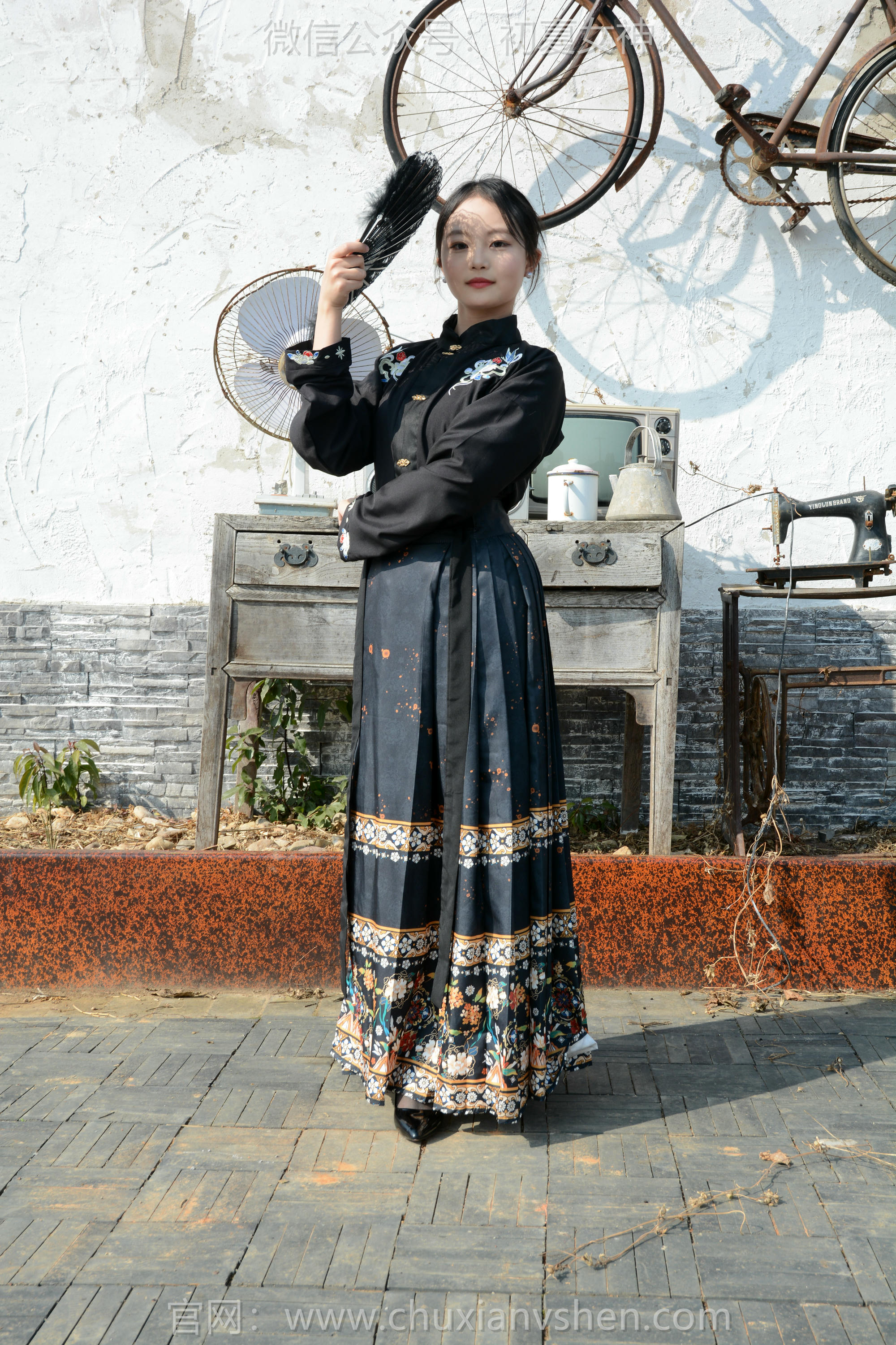 初夏女神 NO.238 双双~【黑色马面裙】这套我不管怎样都得端庄大气点，压制内心的小宇宙 [140P2V 3.63 GB]_第1集