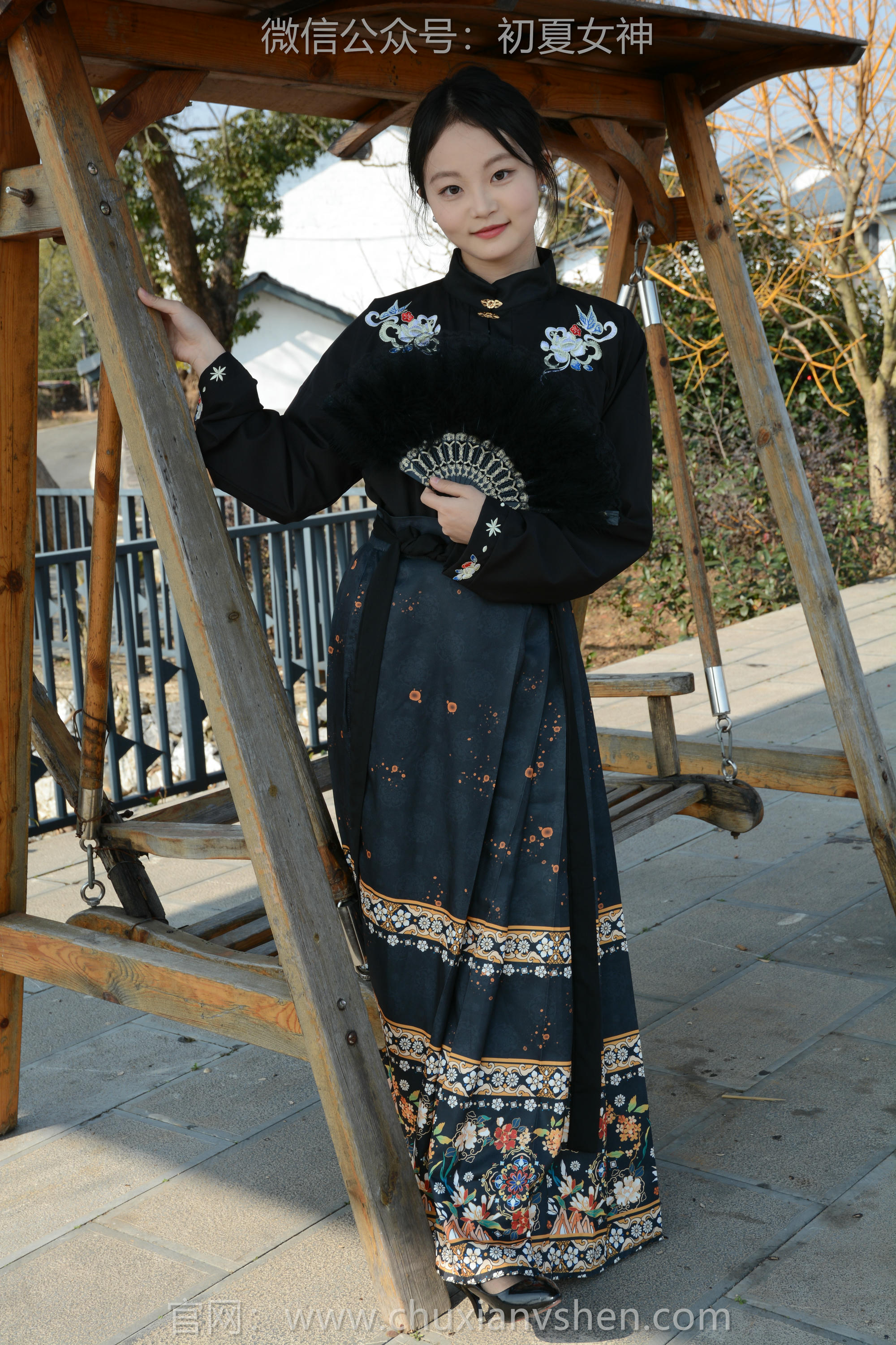 初夏女神 NO.238 双双~【黑色马面裙】这套我不管怎样都得端庄大气点，压制内心的小宇宙 [140P2V 3.63 GB]_第2集