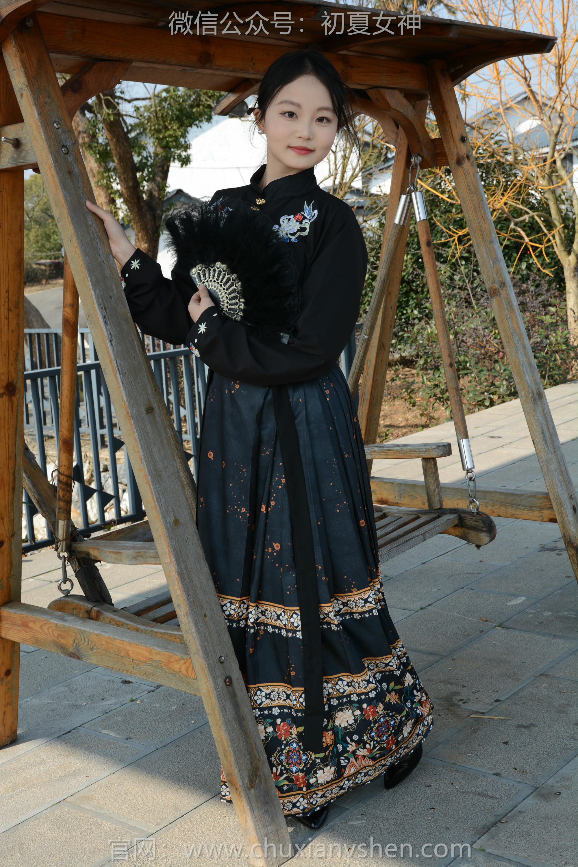 初夏女神 NO.238 双双~【黑色马面裙】这套我不管怎样都得端庄大气点，压制内心的小宇宙 [140P2V 3.63 GB]_第2集