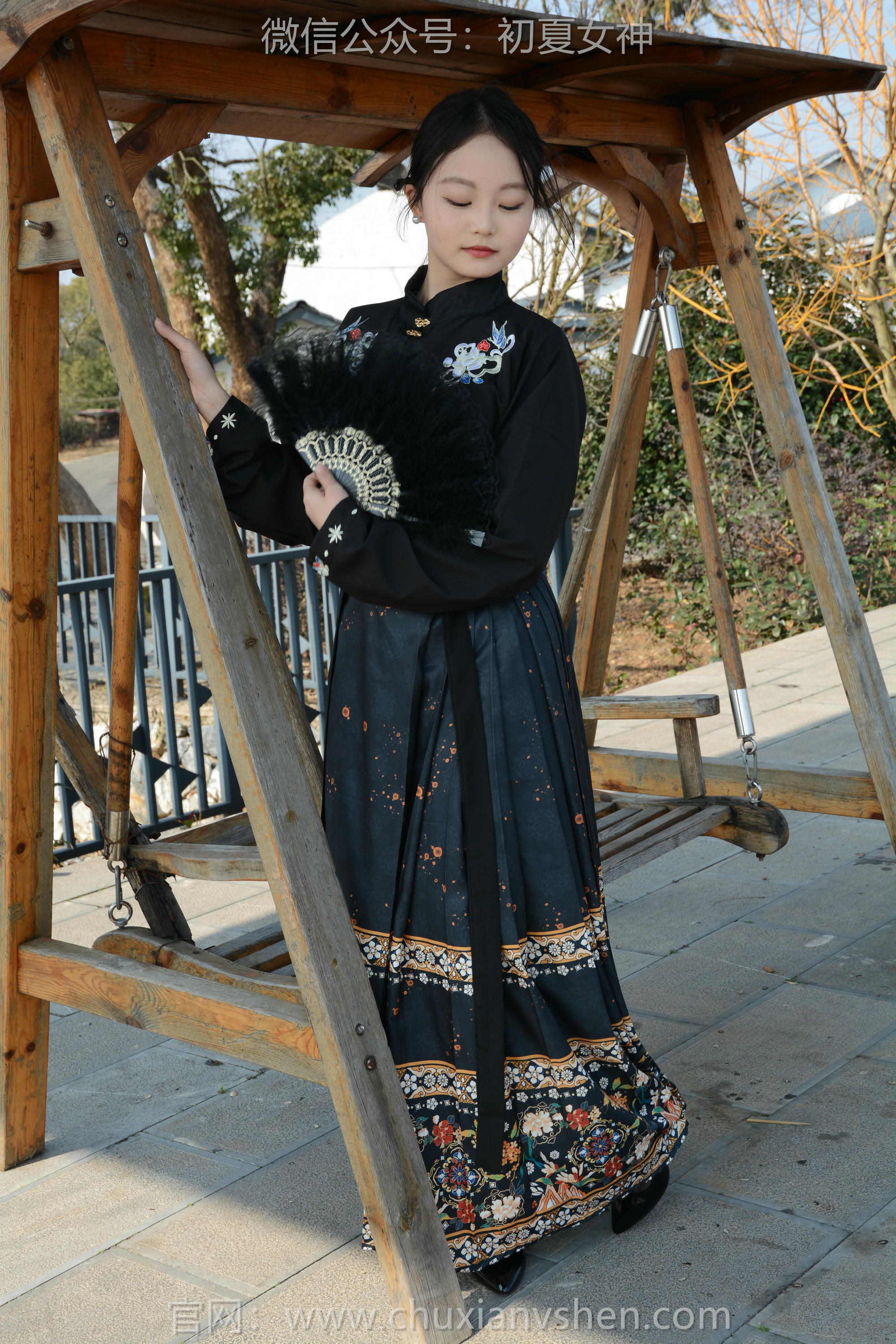 初夏女神 NO.238 双双~【黑色马面裙】这套我不管怎样都得端庄大气点，压制内心的小宇宙 [140P2V 3.63 GB]_第2集