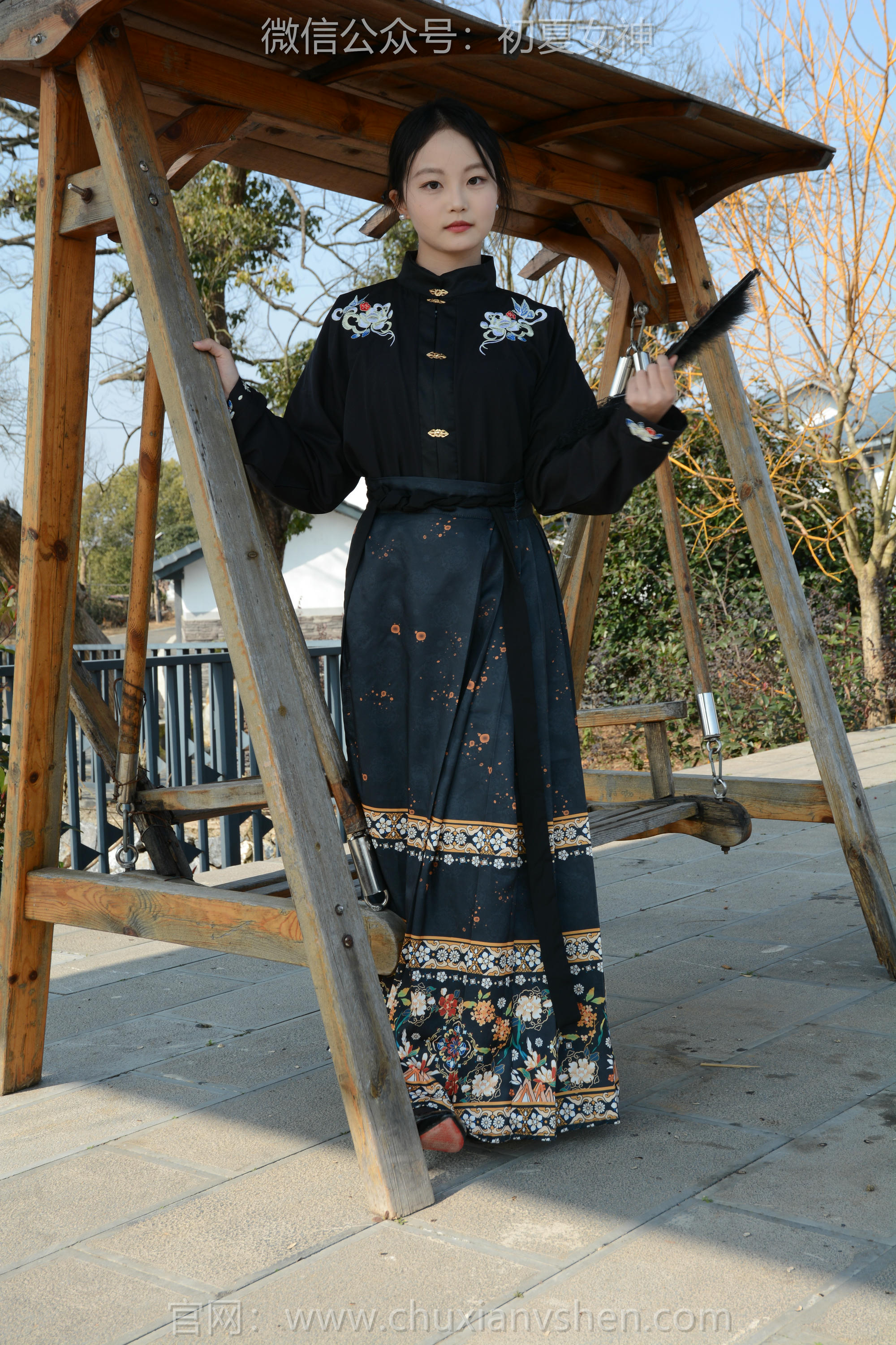 初夏女神 NO.238 双双~【黑色马面裙】这套我不管怎样都得端庄大气点，压制内心的小宇宙 [140P2V 3.63 GB]_第2集