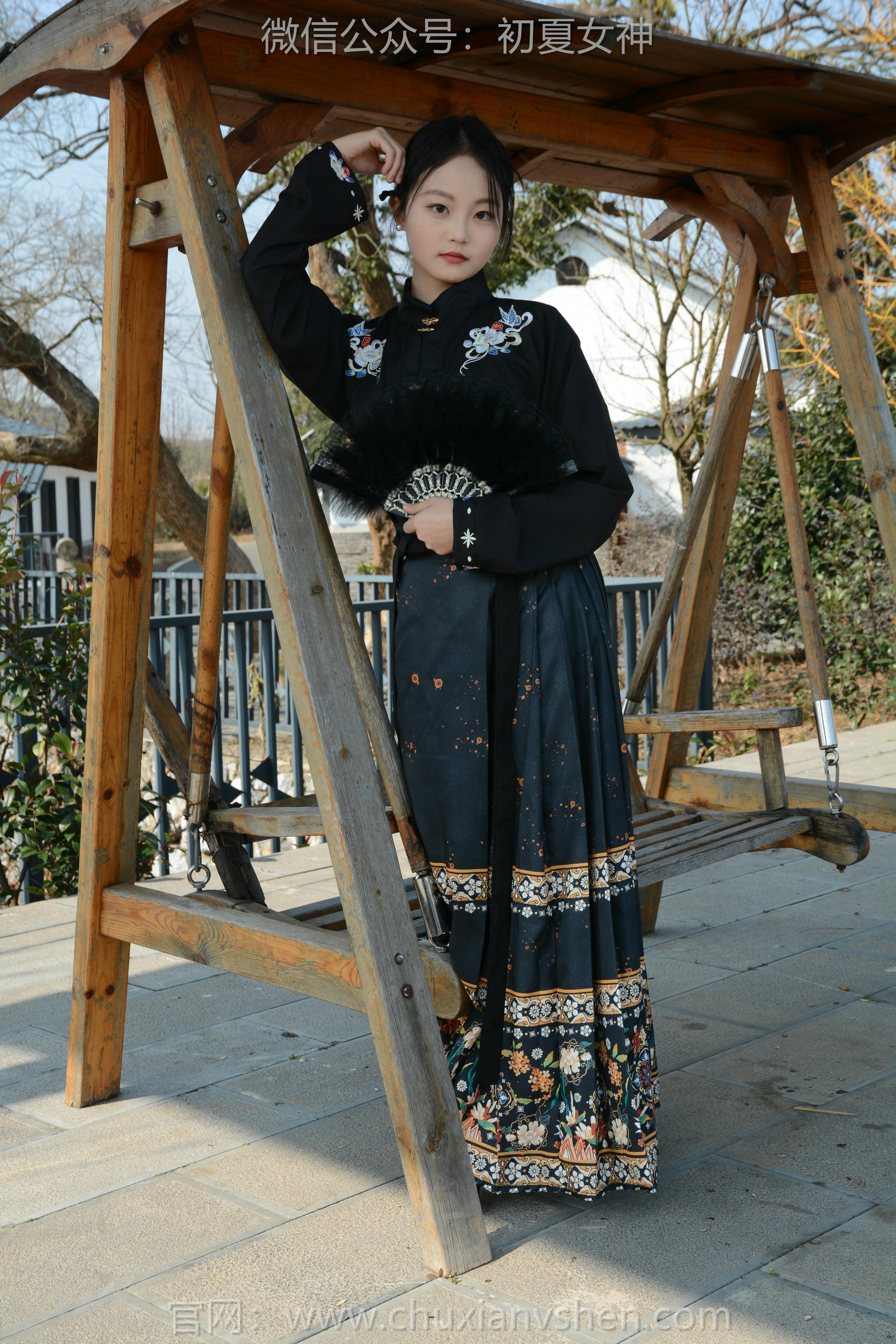 初夏女神 NO.238 双双~【黑色马面裙】这套我不管怎样都得端庄大气点，压制内心的小宇宙 [140P2V 3.63 GB]_第2集