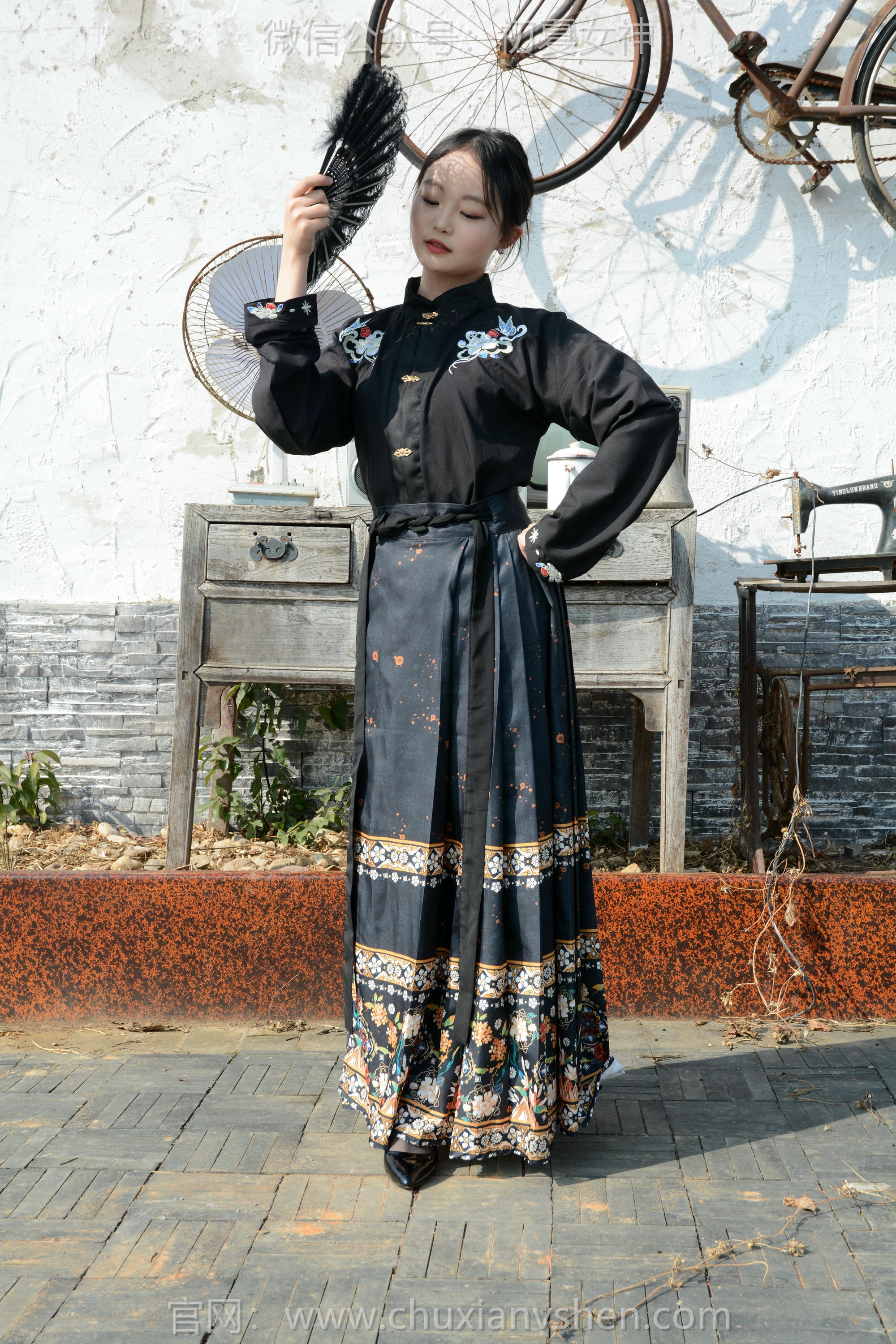 初夏女神 NO.238 双双~【黑色马面裙】这套我不管怎样都得端庄大气点，压制内心的小宇宙 [140P2V 3.63 GB]_第1集