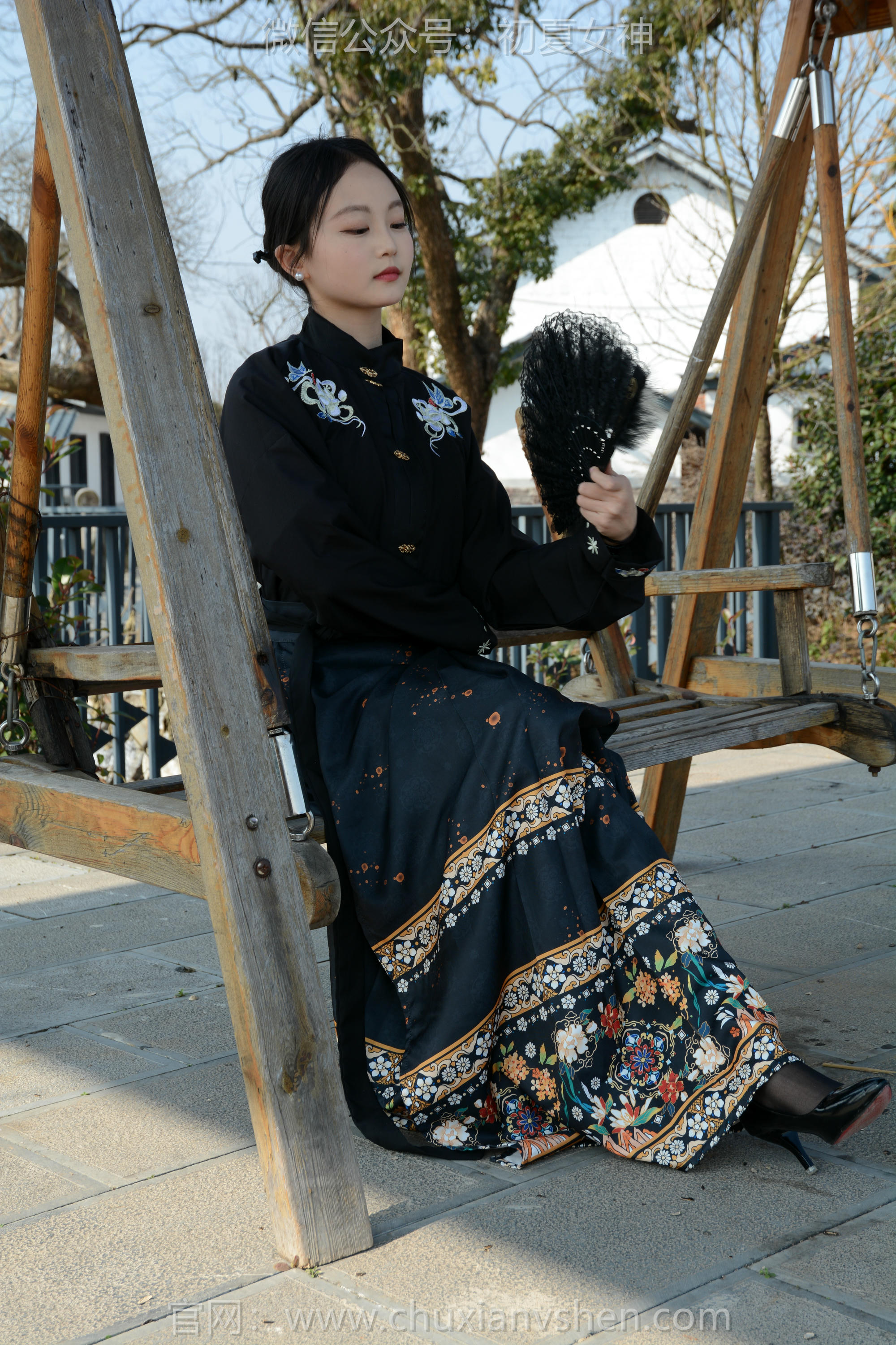 初夏女神 NO.238 双双~【黑色马面裙】这套我不管怎样都得端庄大气点，压制内心的小宇宙 [140P2V 3.63 GB]_第2集