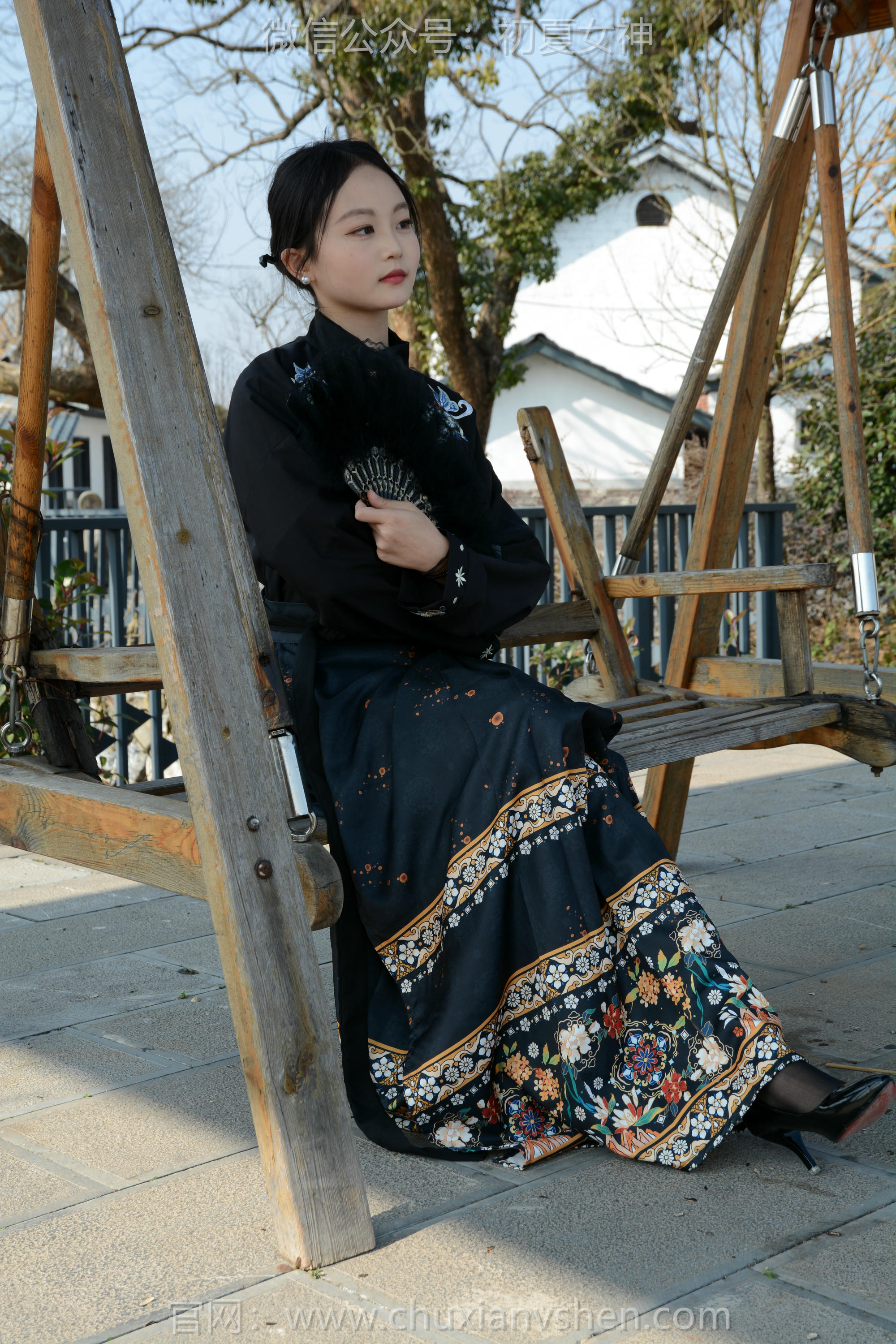 初夏女神 NO.238 双双~【黑色马面裙】这套我不管怎样都得端庄大气点，压制内心的小宇宙 [140P2V 3.63 GB]_第3集