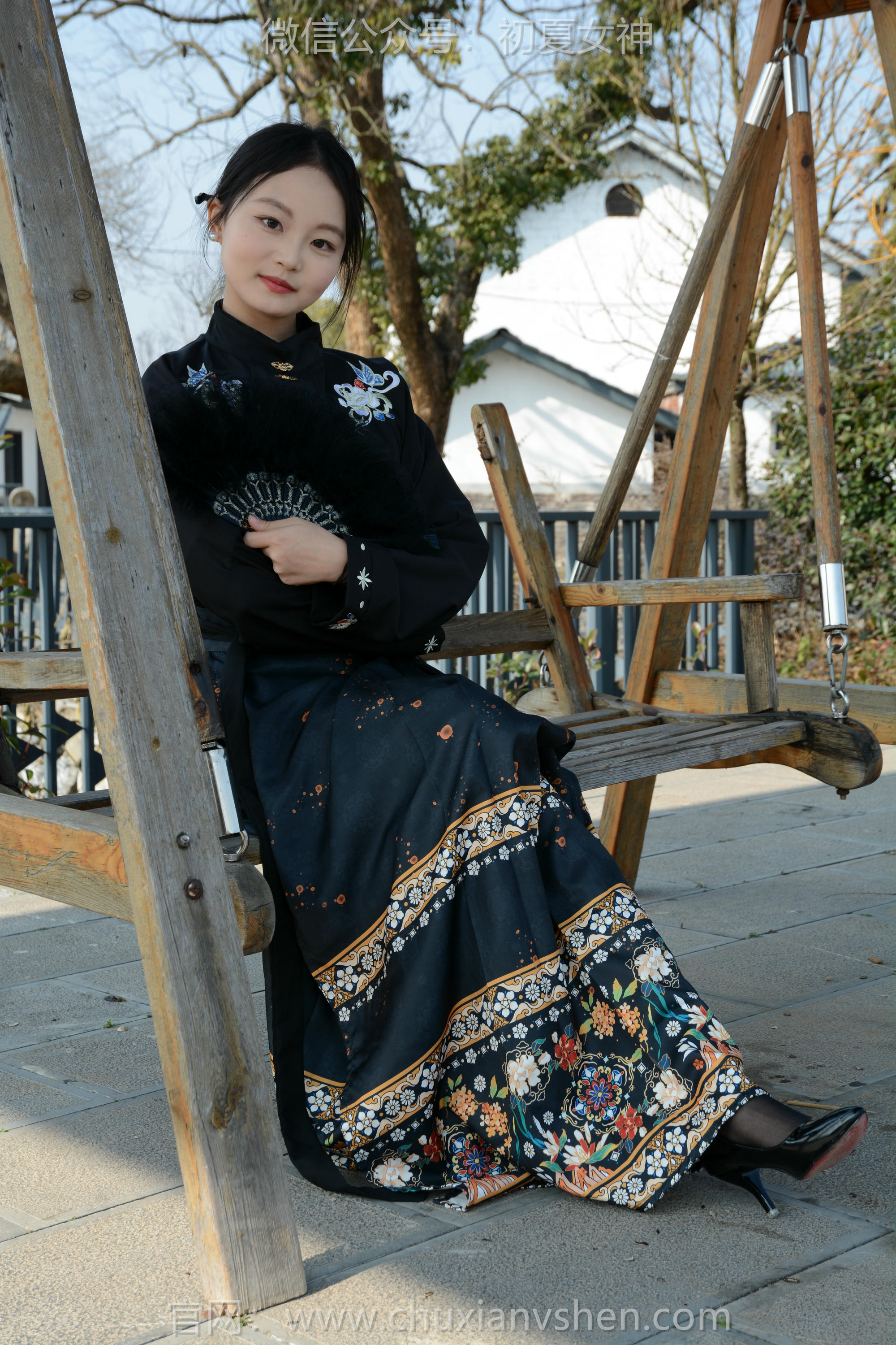 初夏女神 NO.238 双双~【黑色马面裙】这套我不管怎样都得端庄大气点，压制内心的小宇宙 [140P2V 3.63 GB]_第3集