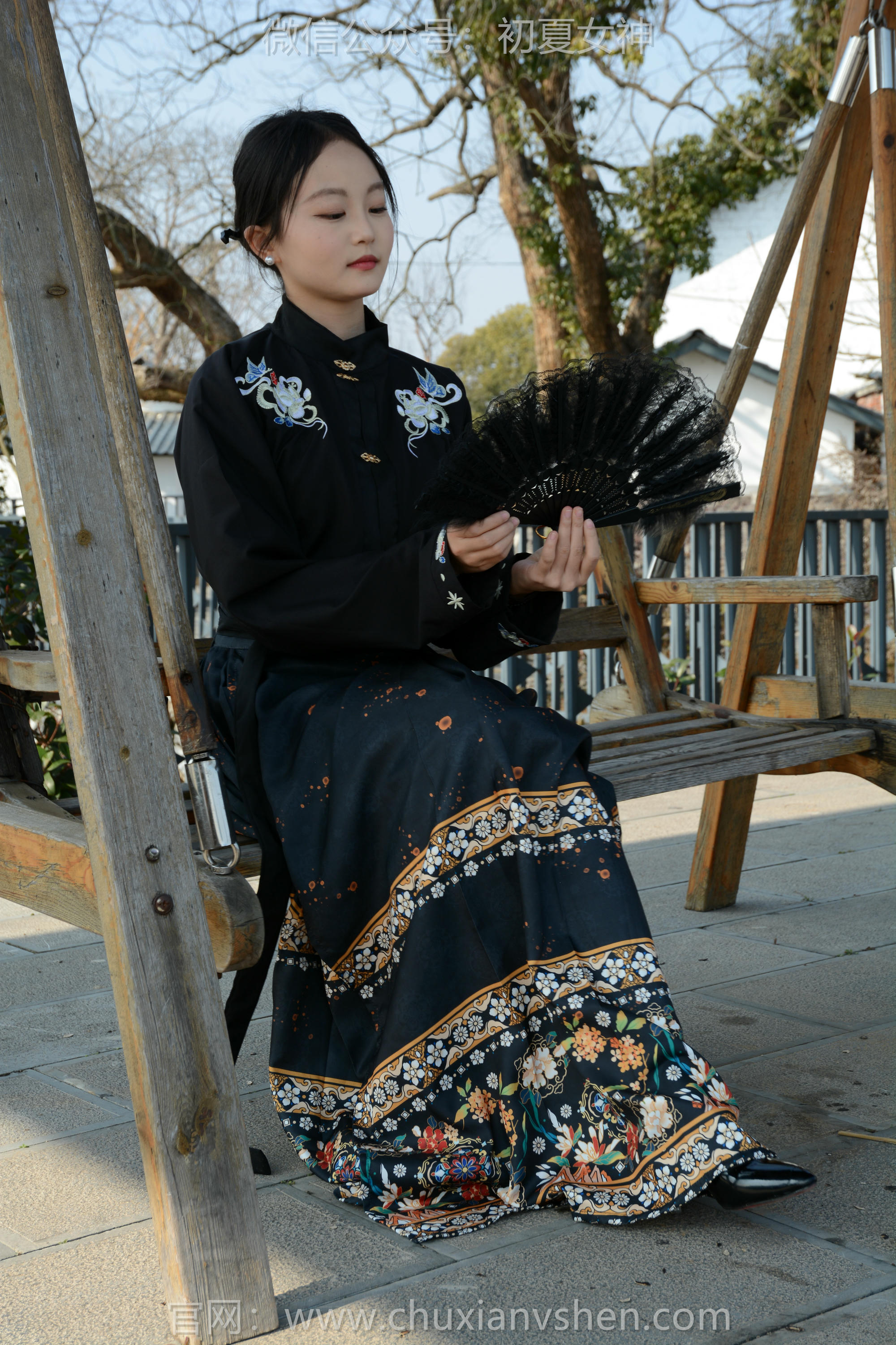 初夏女神 NO.238 双双~【黑色马面裙】这套我不管怎样都得端庄大气点，压制内心的小宇宙 [140P2V 3.63 GB]_第3集