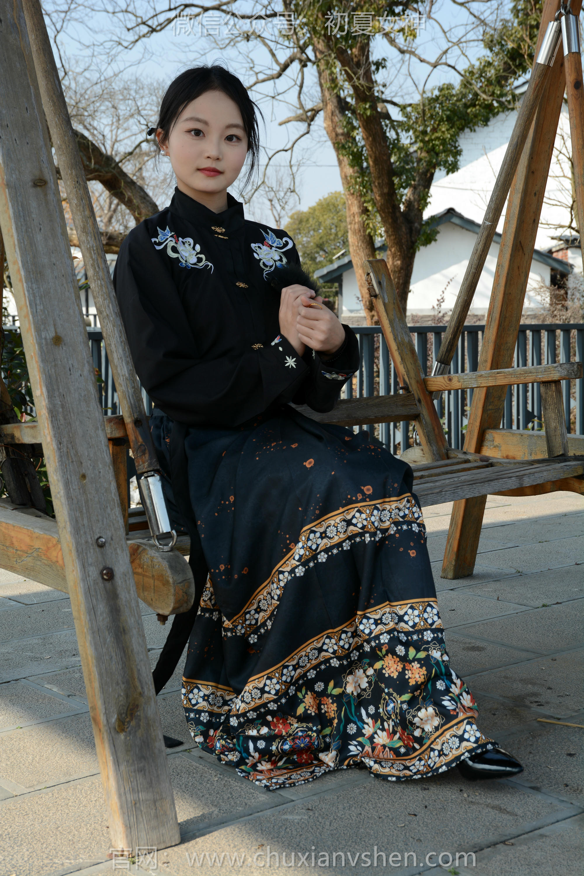 初夏女神 NO.238 双双~【黑色马面裙】这套我不管怎样都得端庄大气点，压制内心的小宇宙 [140P2V 3.63 GB]_第3集