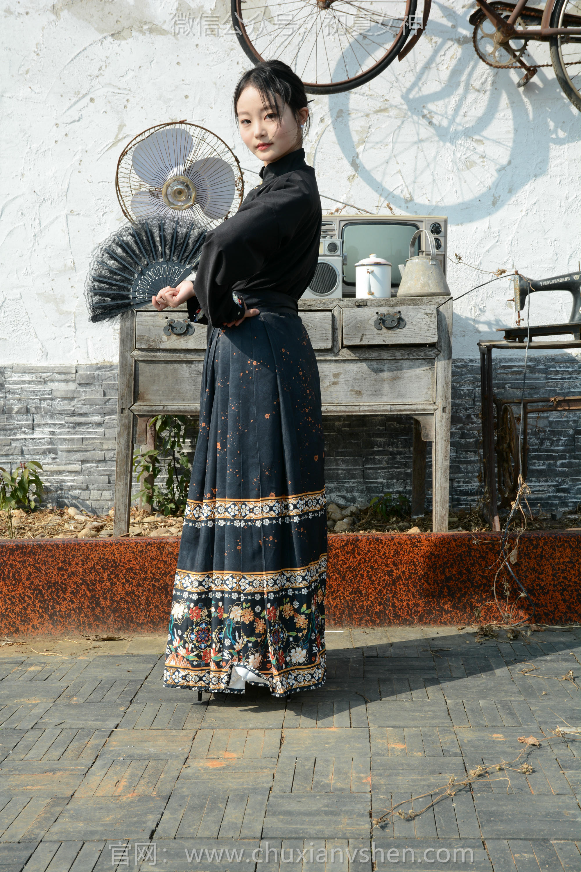 初夏女神 NO.238 双双~【黑色马面裙】这套我不管怎样都得端庄大气点，压制内心的小宇宙 [140P2V 3.63 GB]_第1集