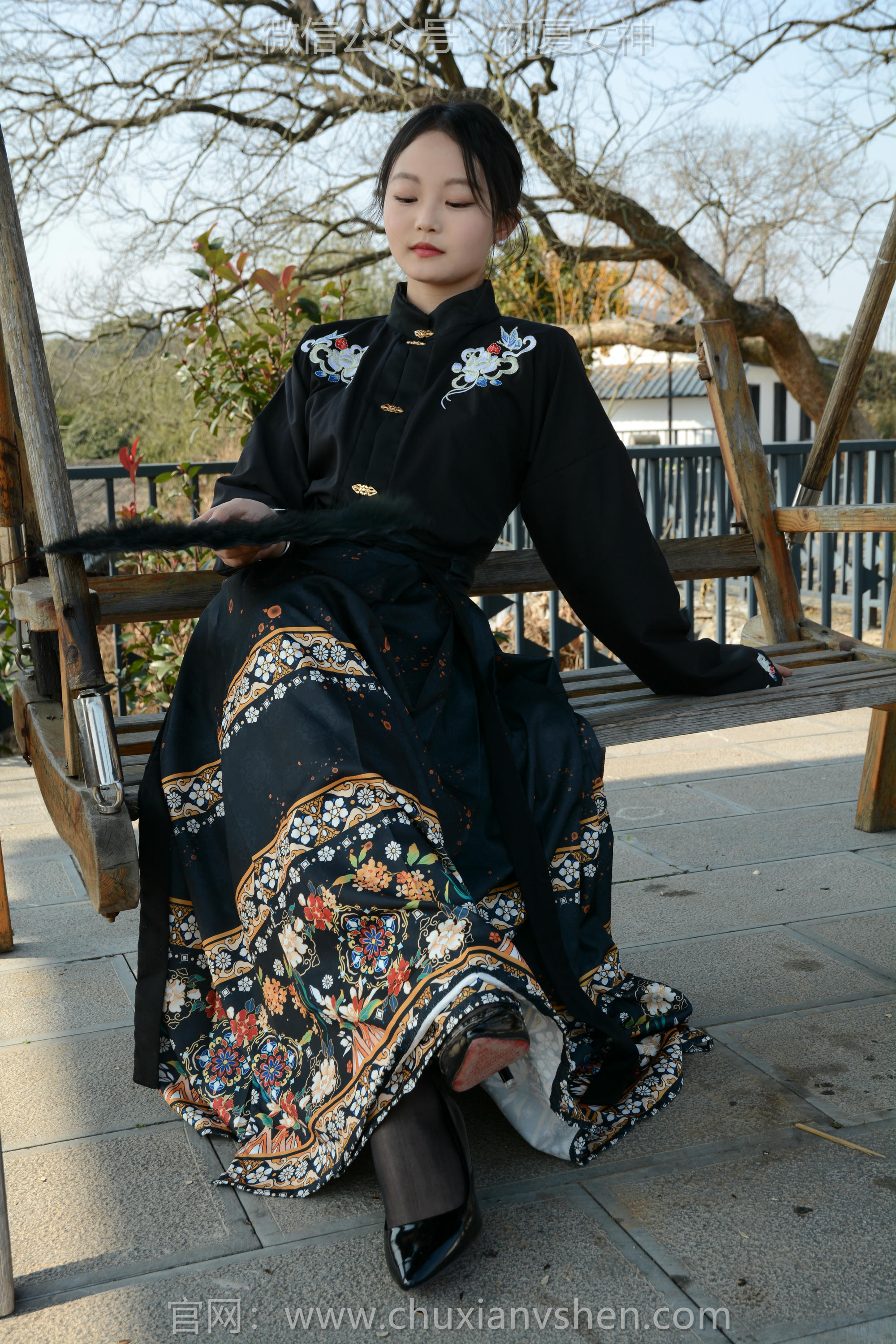 初夏女神 NO.238 双双~【黑色马面裙】这套我不管怎样都得端庄大气点，压制内心的小宇宙 [140P2V 3.63 GB]_第3集