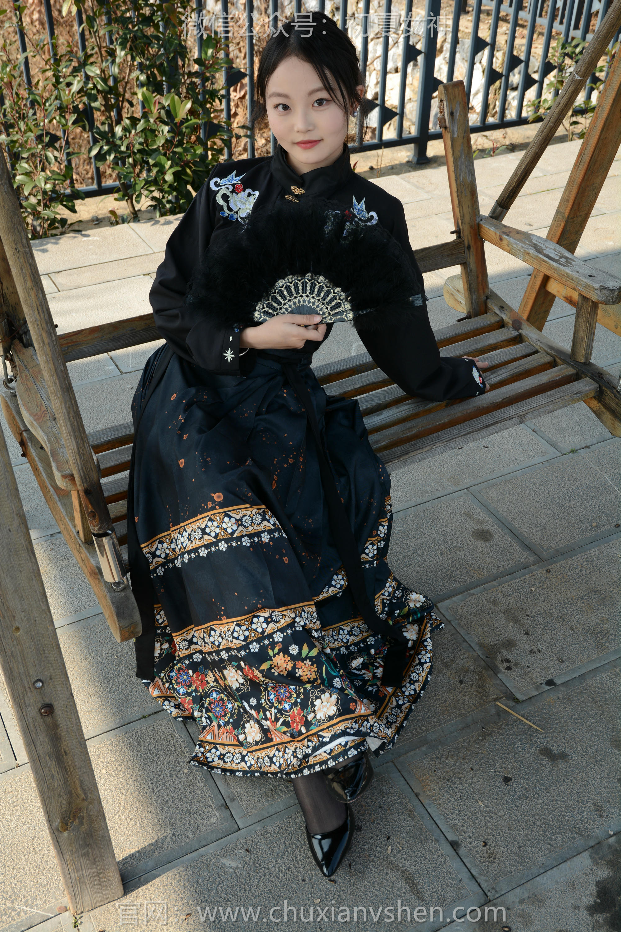 初夏女神 NO.238 双双~【黑色马面裙】这套我不管怎样都得端庄大气点，压制内心的小宇宙 [140P2V 3.63 GB]_第3集