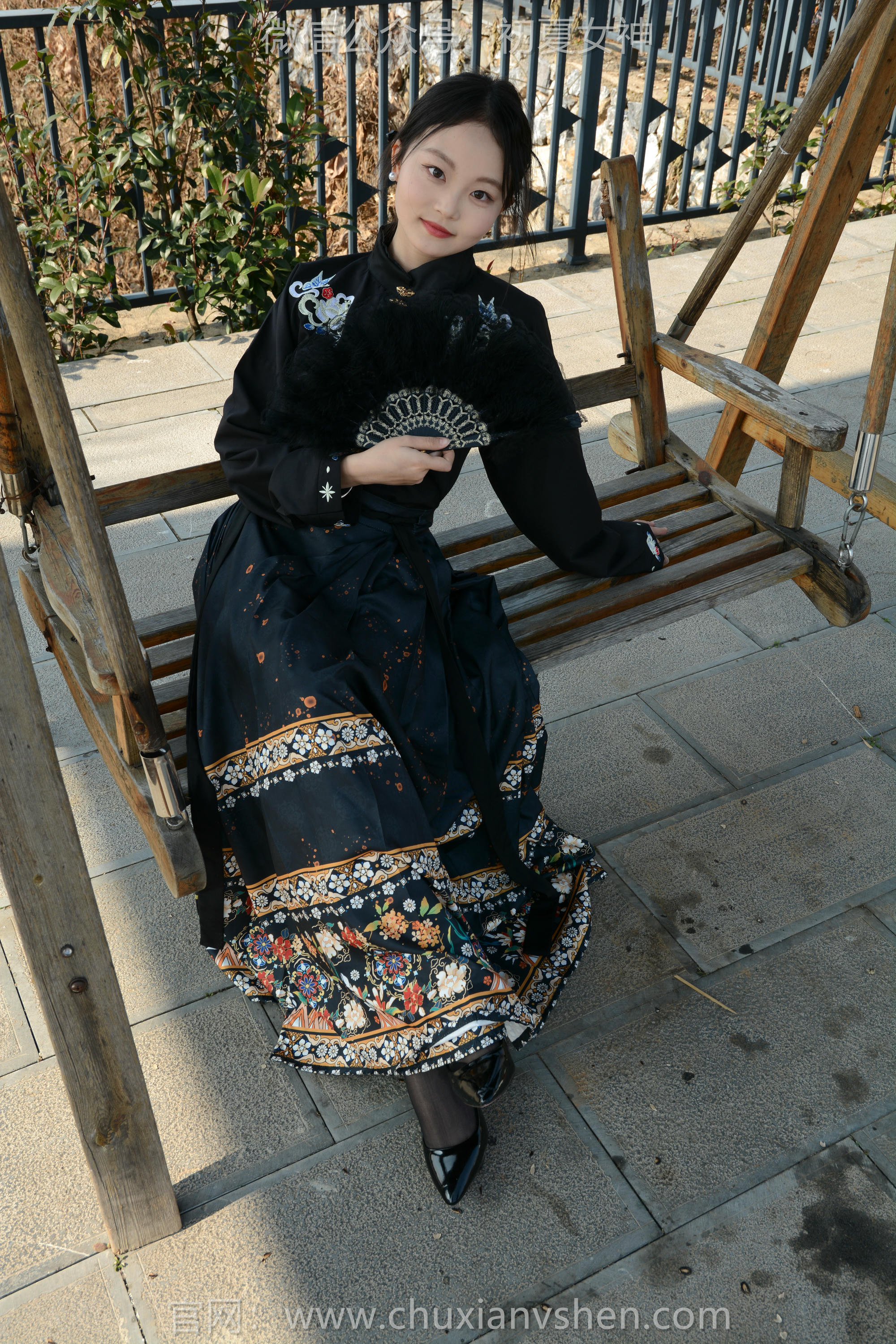 初夏女神 NO.238 双双~【黑色马面裙】这套我不管怎样都得端庄大气点，压制内心的小宇宙 [140P2V 3.63 GB]_第3集