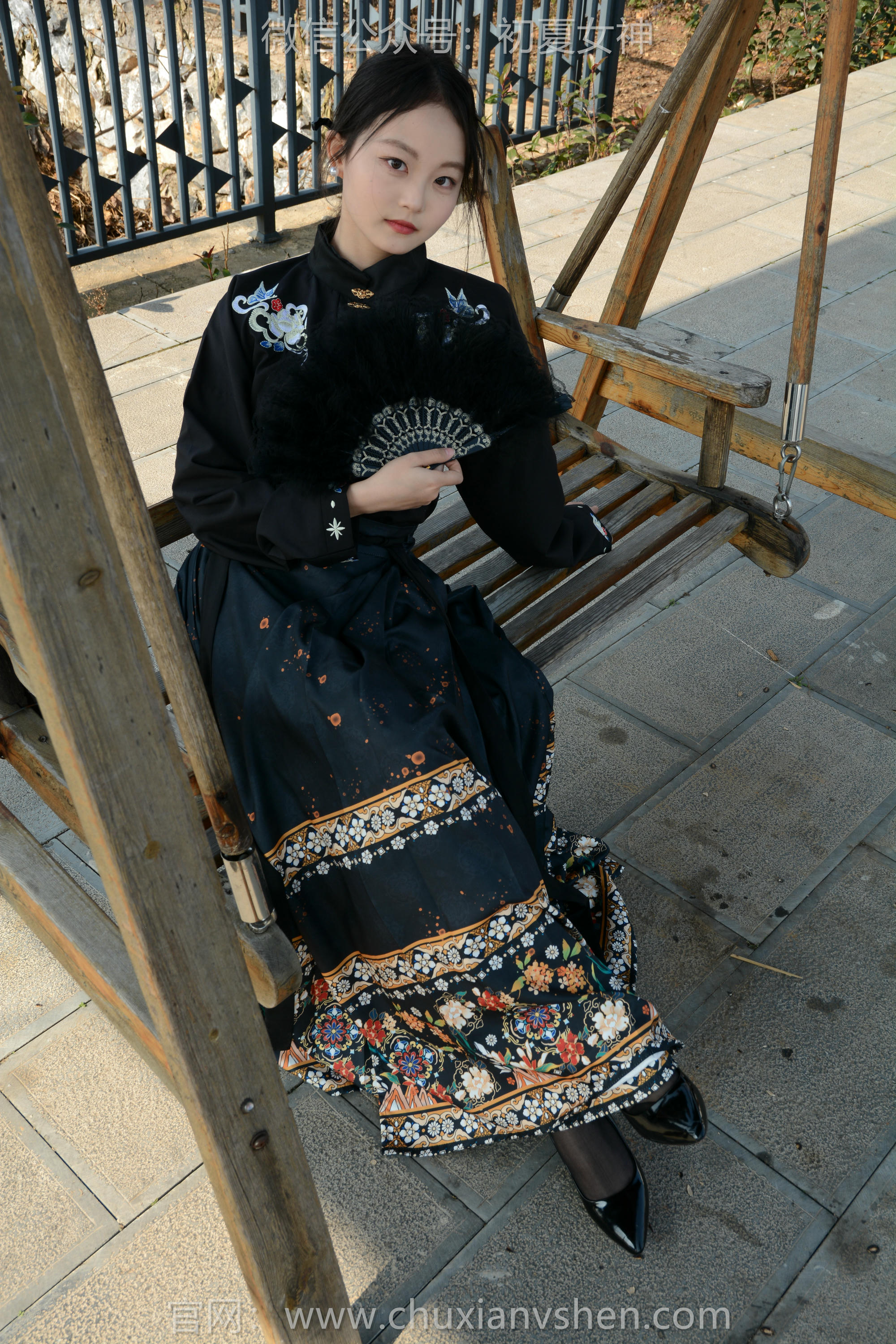 初夏女神 NO.238 双双~【黑色马面裙】这套我不管怎样都得端庄大气点，压制内心的小宇宙 [140P2V 3.63 GB]_第3集