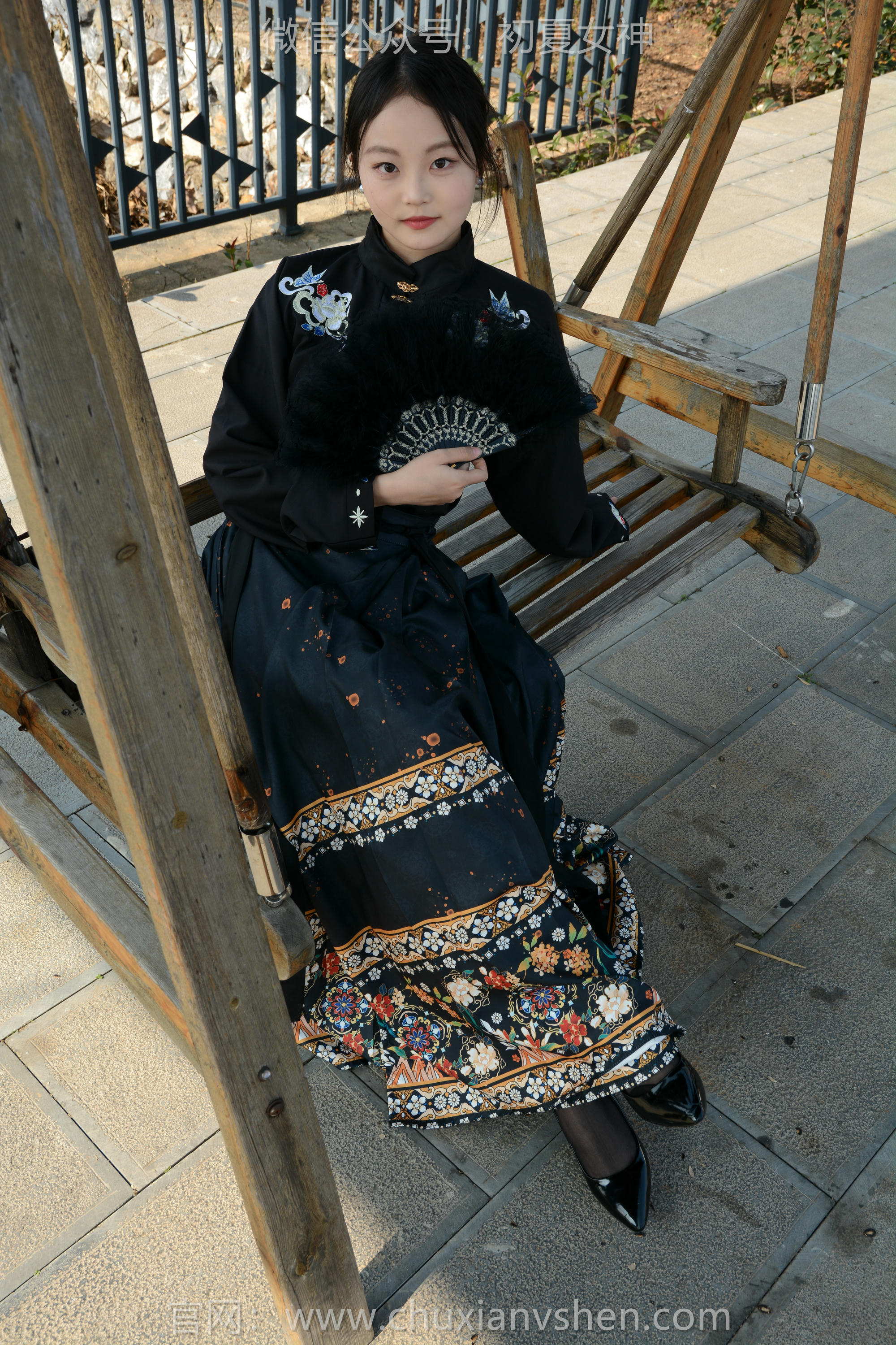 初夏女神 NO.238 双双~【黑色马面裙】这套我不管怎样都得端庄大气点，压制内心的小宇宙 [140P2V 3.63 GB]_第3集