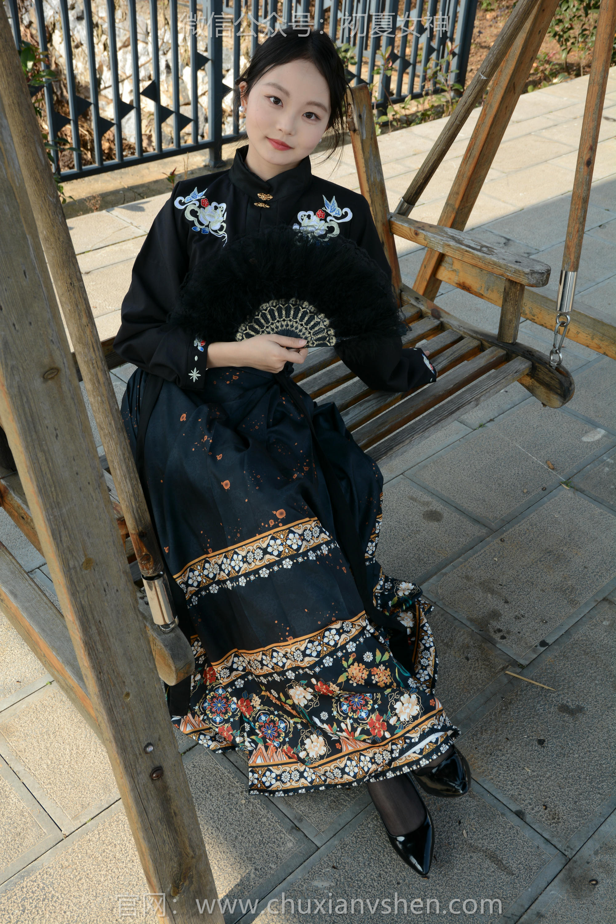 初夏女神 NO.238 双双~【黑色马面裙】这套我不管怎样都得端庄大气点，压制内心的小宇宙 [140P2V 3.63 GB]_第3集