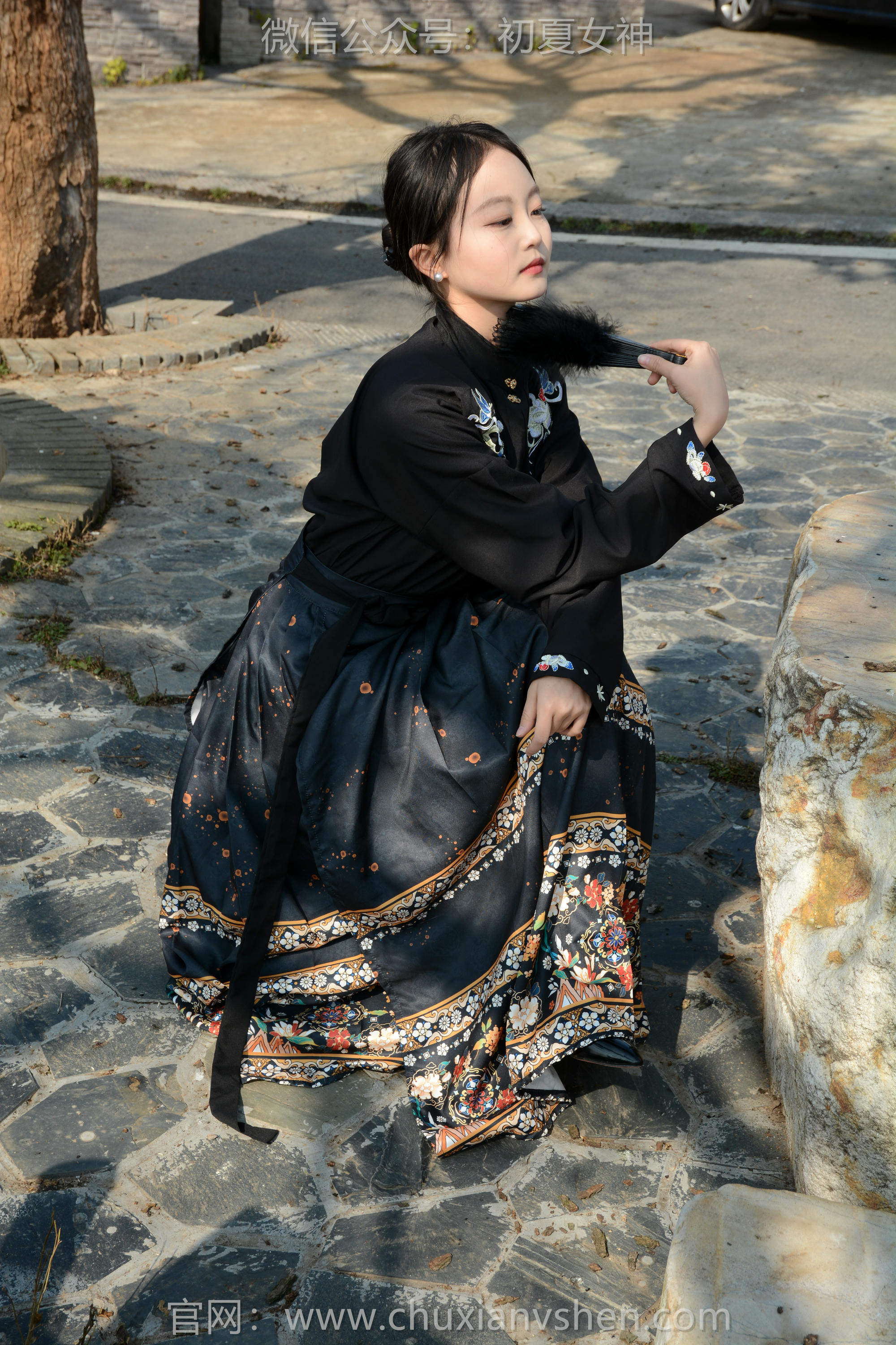 初夏女神 NO.238 双双~【黑色马面裙】这套我不管怎样都得端庄大气点，压制内心的小宇宙 [140P2V 3.63 GB]_第3集