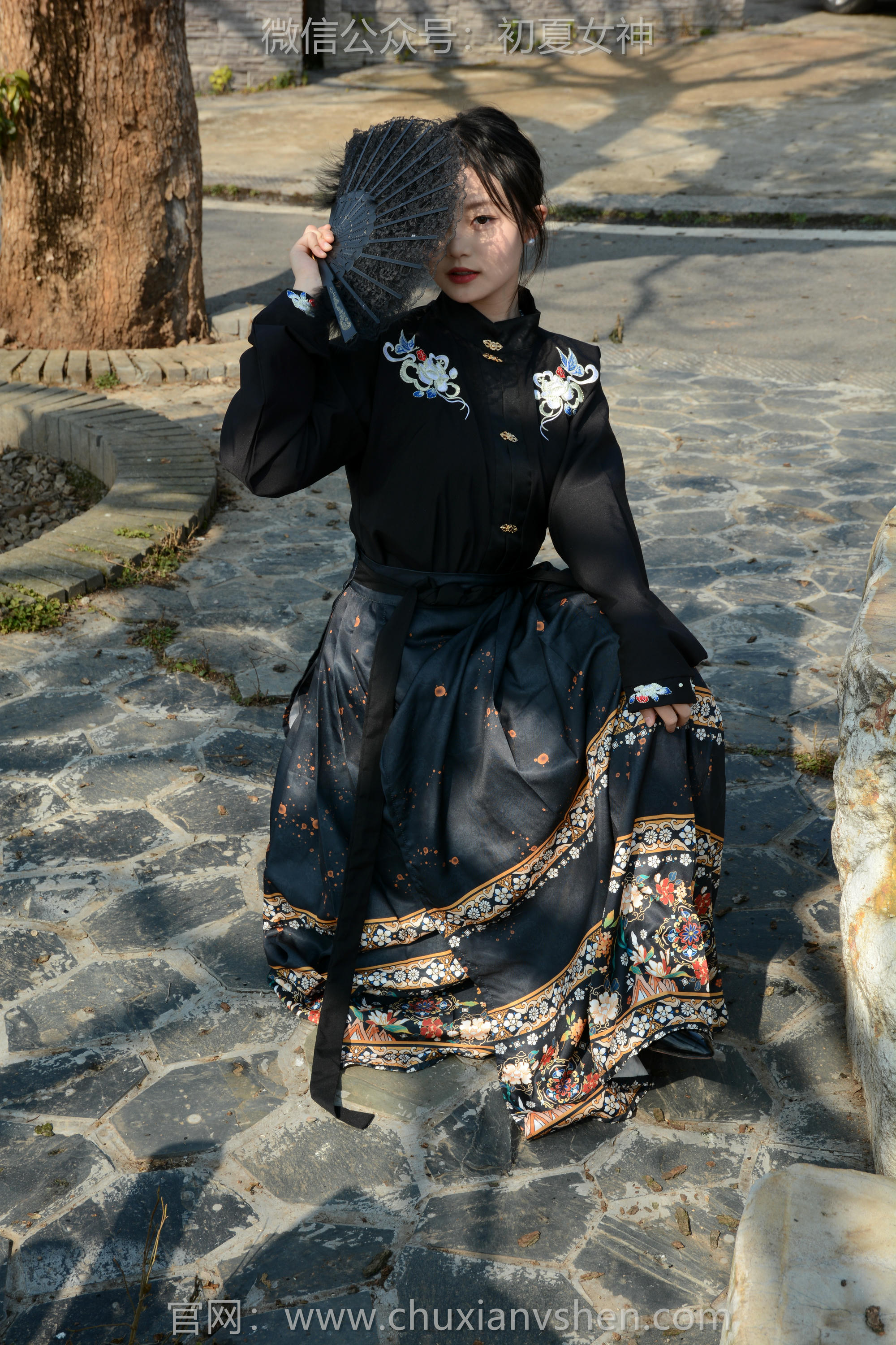 初夏女神 NO.238 双双~【黑色马面裙】这套我不管怎样都得端庄大气点，压制内心的小宇宙 [140P2V 3.63 GB]_第3集