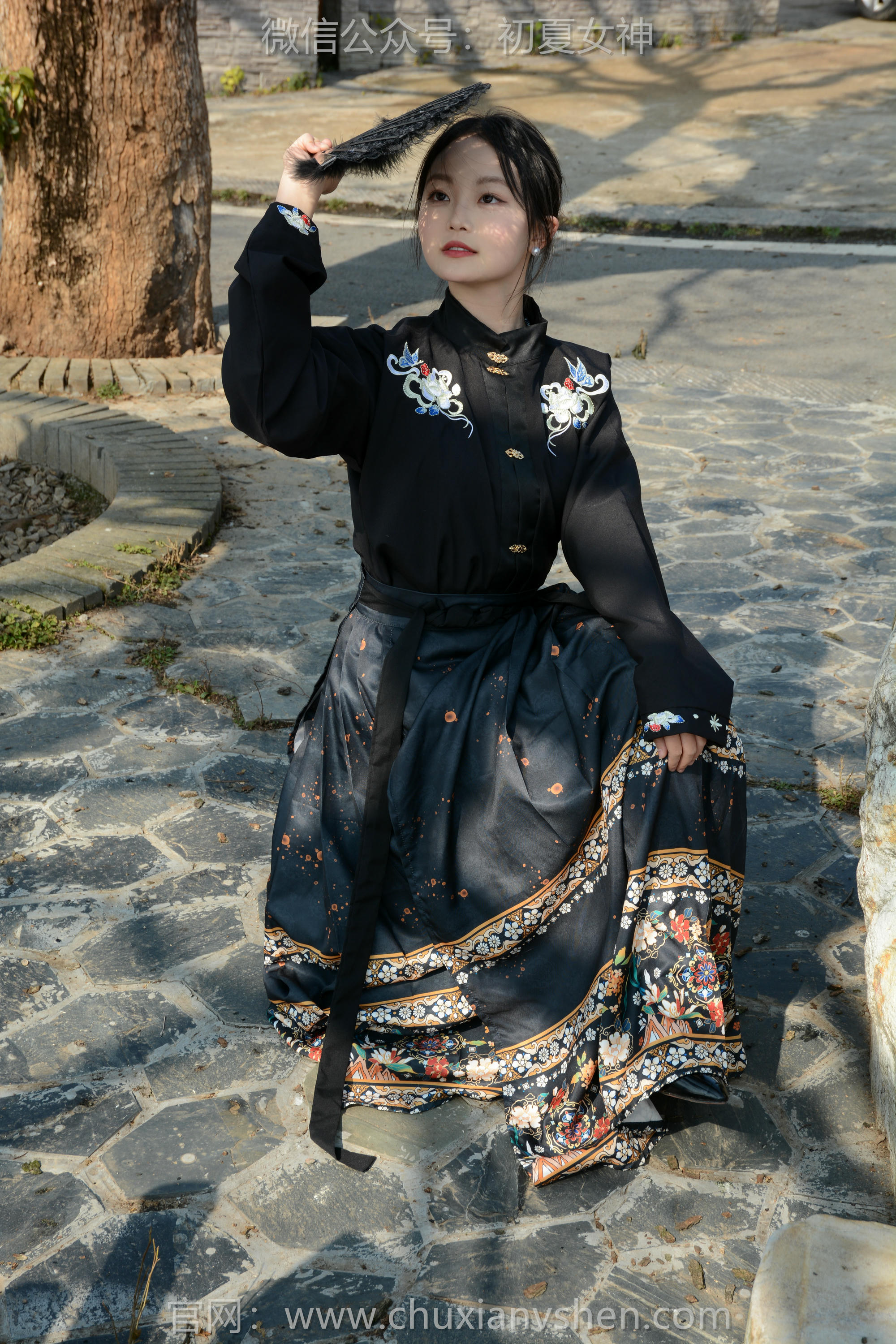 初夏女神 NO.238 双双~【黑色马面裙】这套我不管怎样都得端庄大气点，压制内心的小宇宙 [140P2V 3.63 GB]_第3集