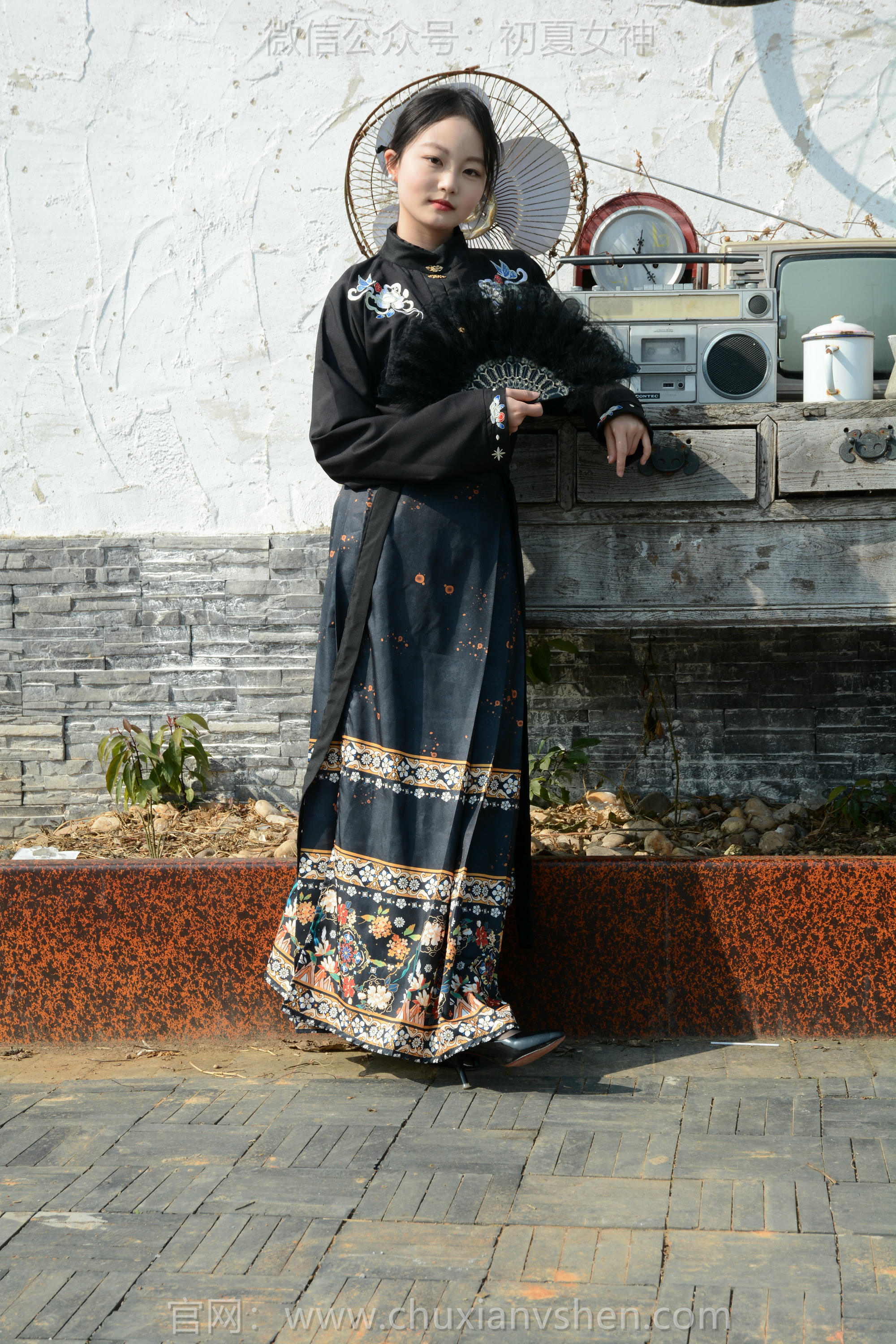 初夏女神 NO.238 双双~【黑色马面裙】这套我不管怎样都得端庄大气点，压制内心的小宇宙 [140P2V 3.63 GB]_第1集