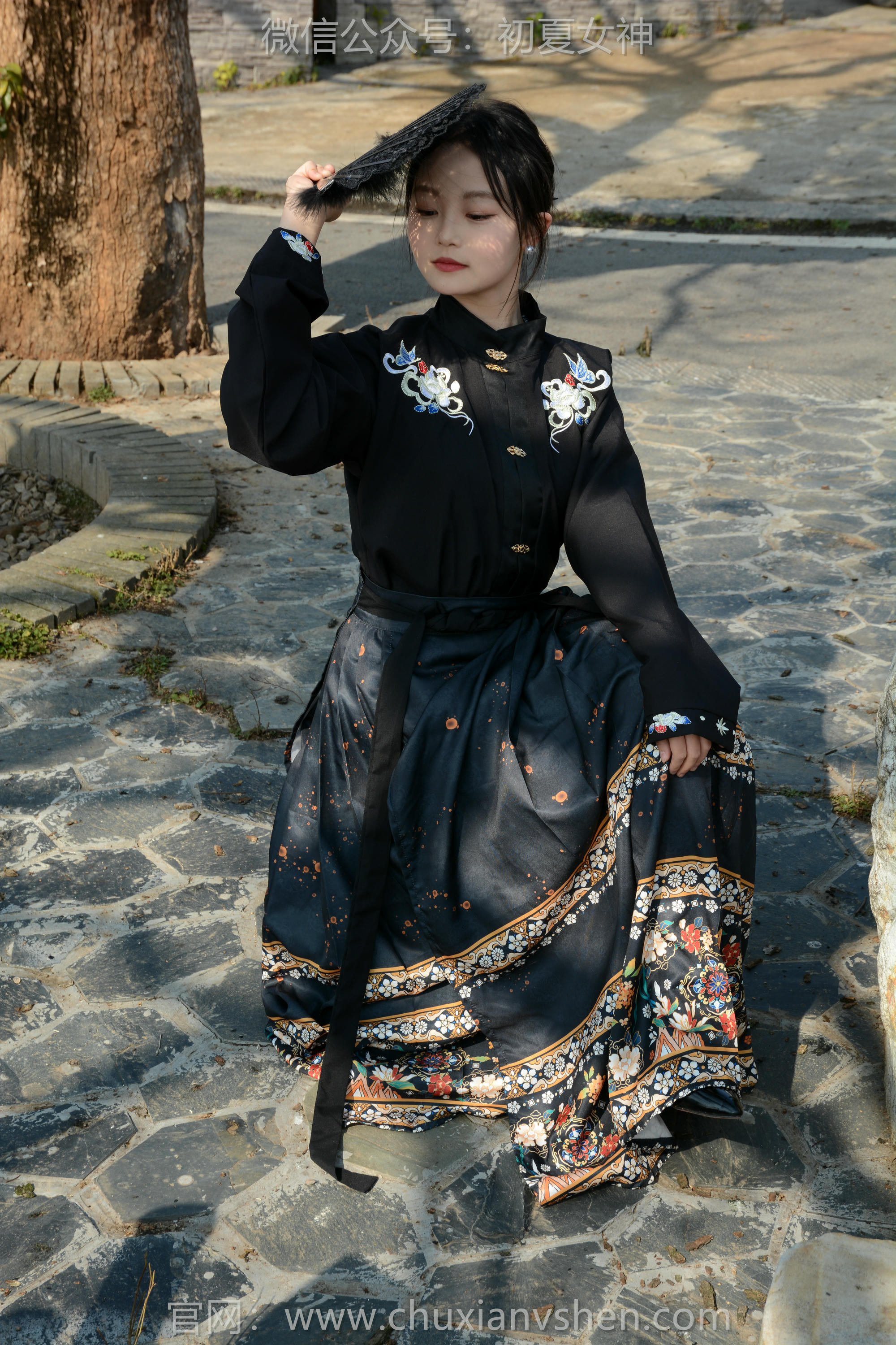 初夏女神 NO.238 双双~【黑色马面裙】这套我不管怎样都得端庄大气点，压制内心的小宇宙 [140P2V 3.63 GB]_第3集