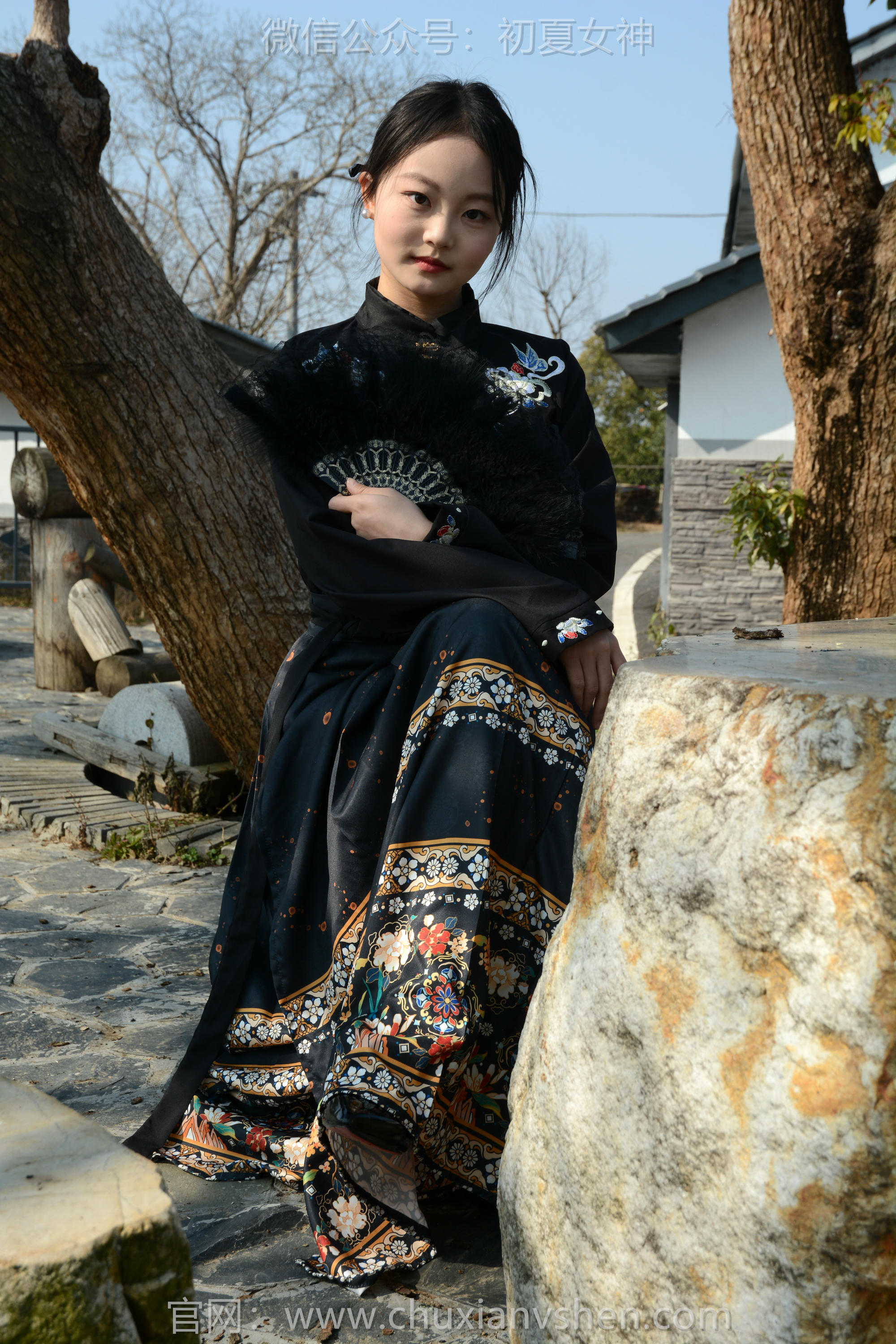 初夏女神 NO.238 双双~【黑色马面裙】这套我不管怎样都得端庄大气点，压制内心的小宇宙 [140P2V 3.63 GB]_第4集