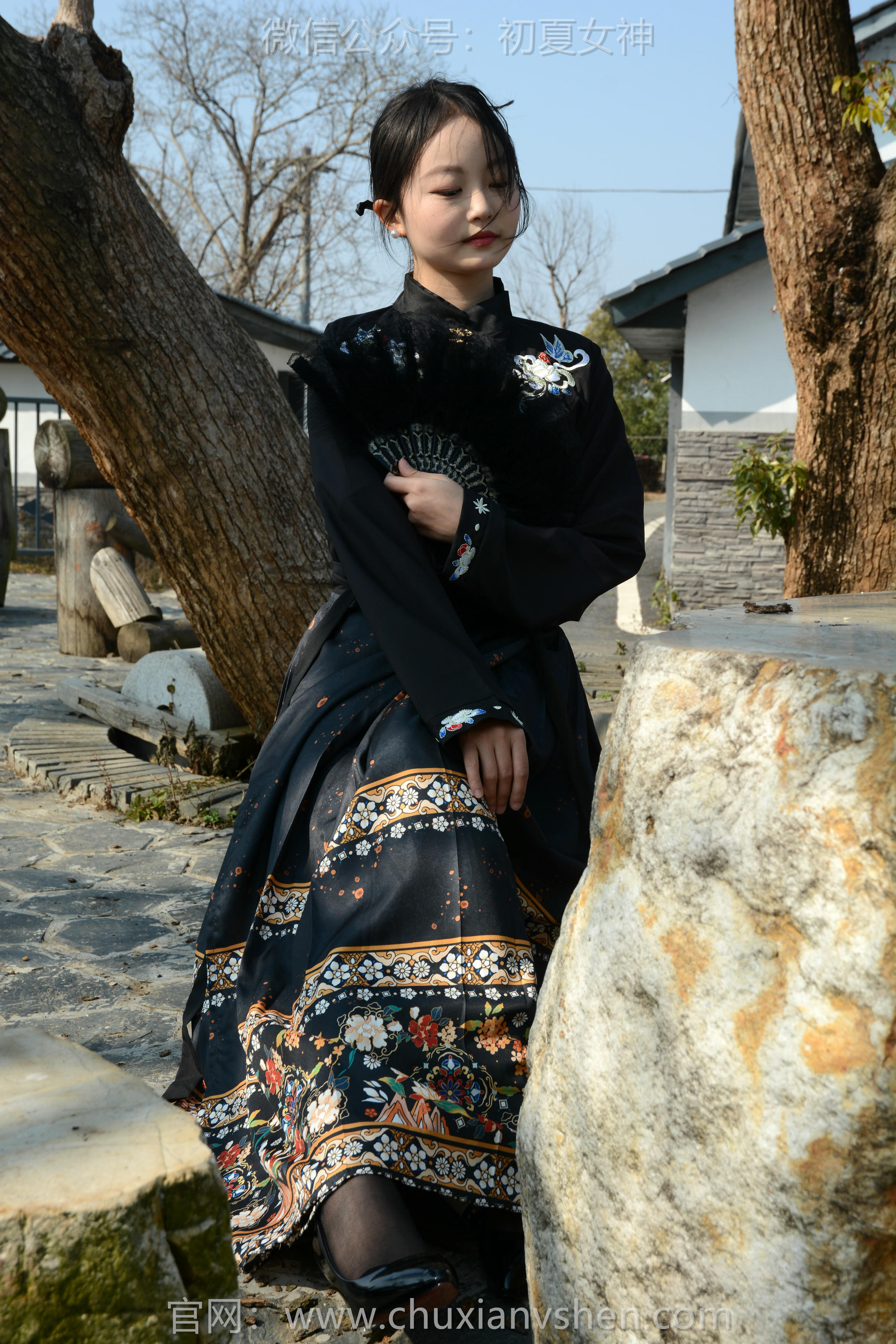 初夏女神 NO.238 双双~【黑色马面裙】这套我不管怎样都得端庄大气点，压制内心的小宇宙 [140P2V 3.63 GB]_第4集