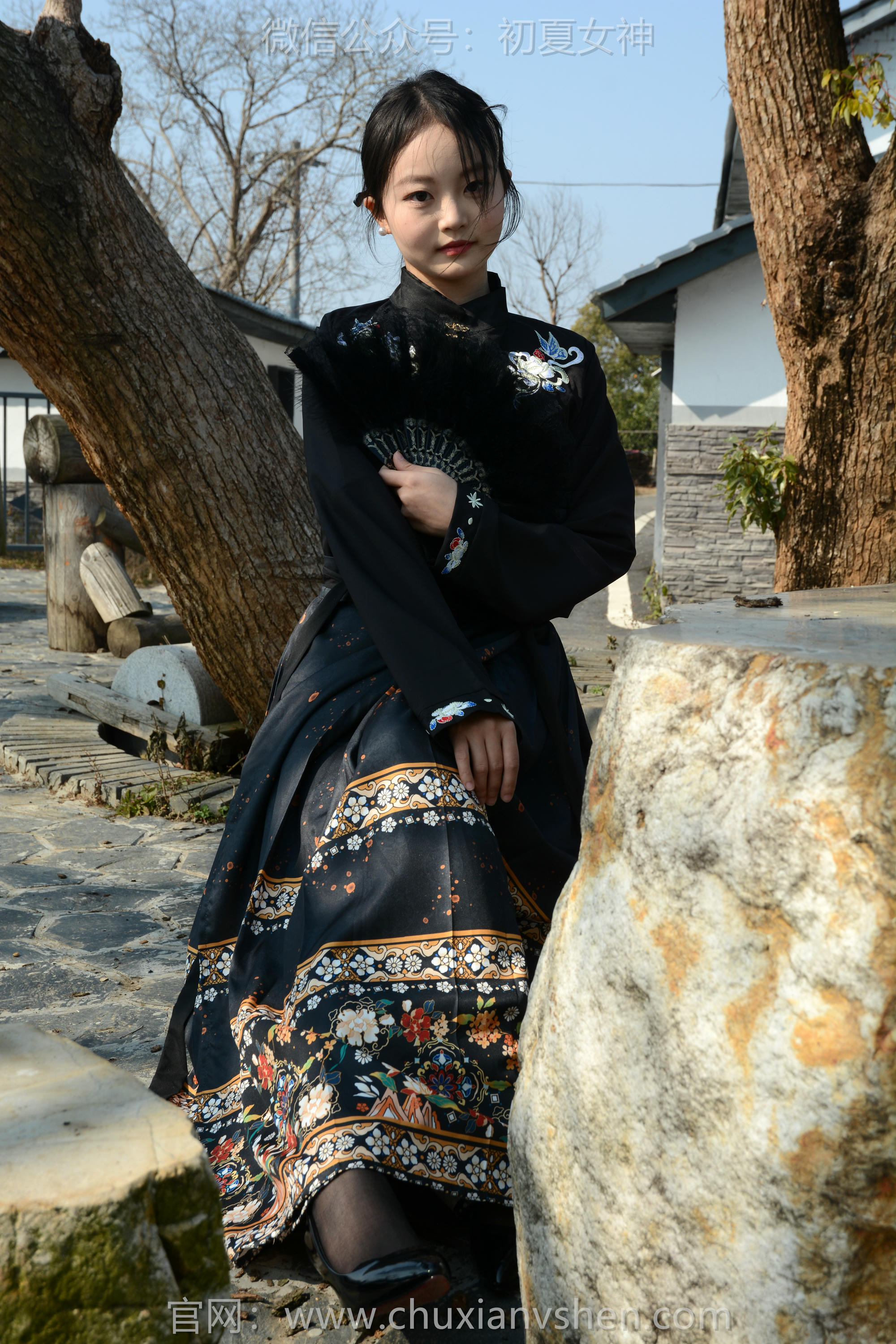 初夏女神 NO.238 双双~【黑色马面裙】这套我不管怎样都得端庄大气点，压制内心的小宇宙 [140P2V 3.63 GB]_第4集