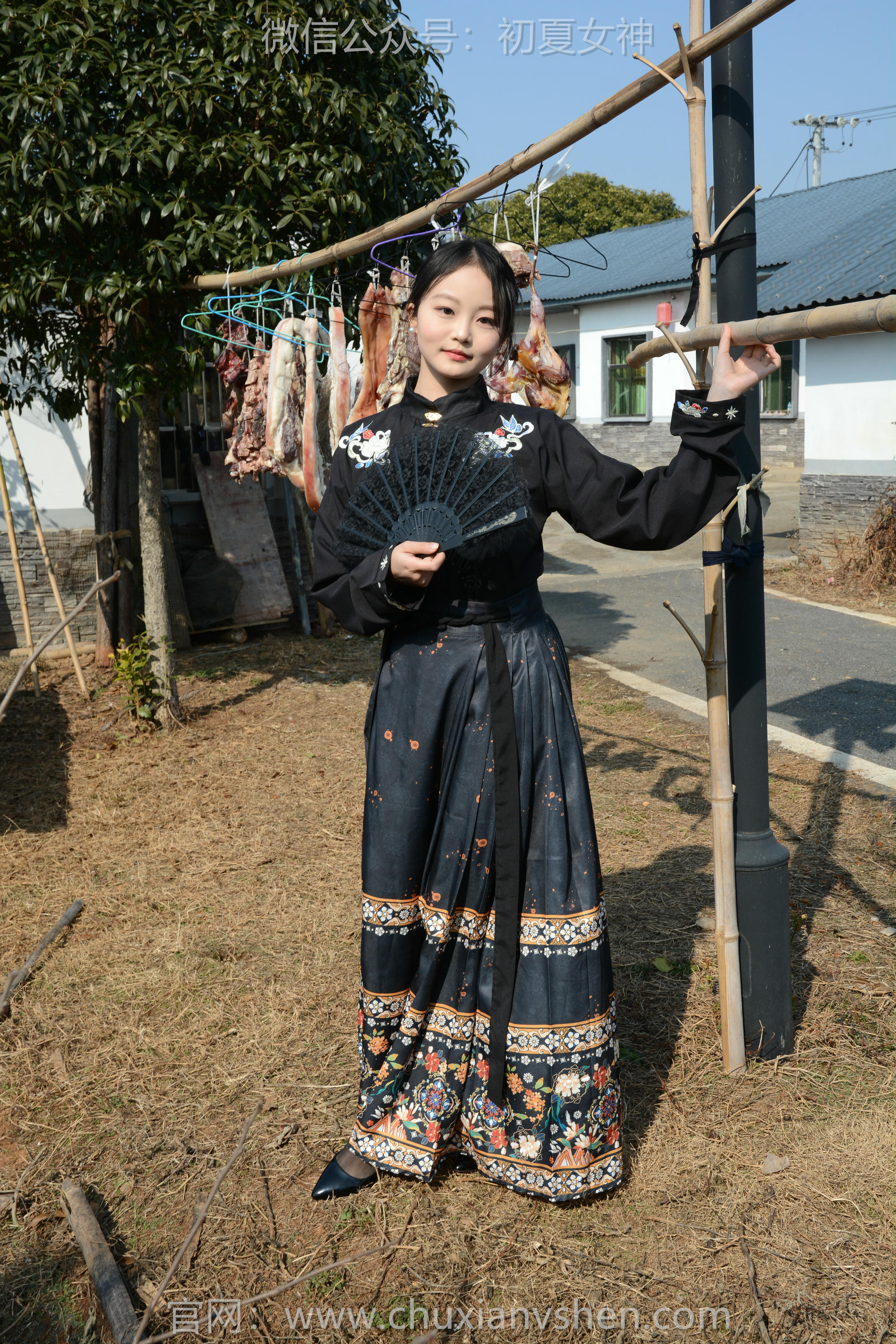 初夏女神 NO.238 双双~【黑色马面裙】这套我不管怎样都得端庄大气点，压制内心的小宇宙 [140P2V 3.63 GB]_第4集