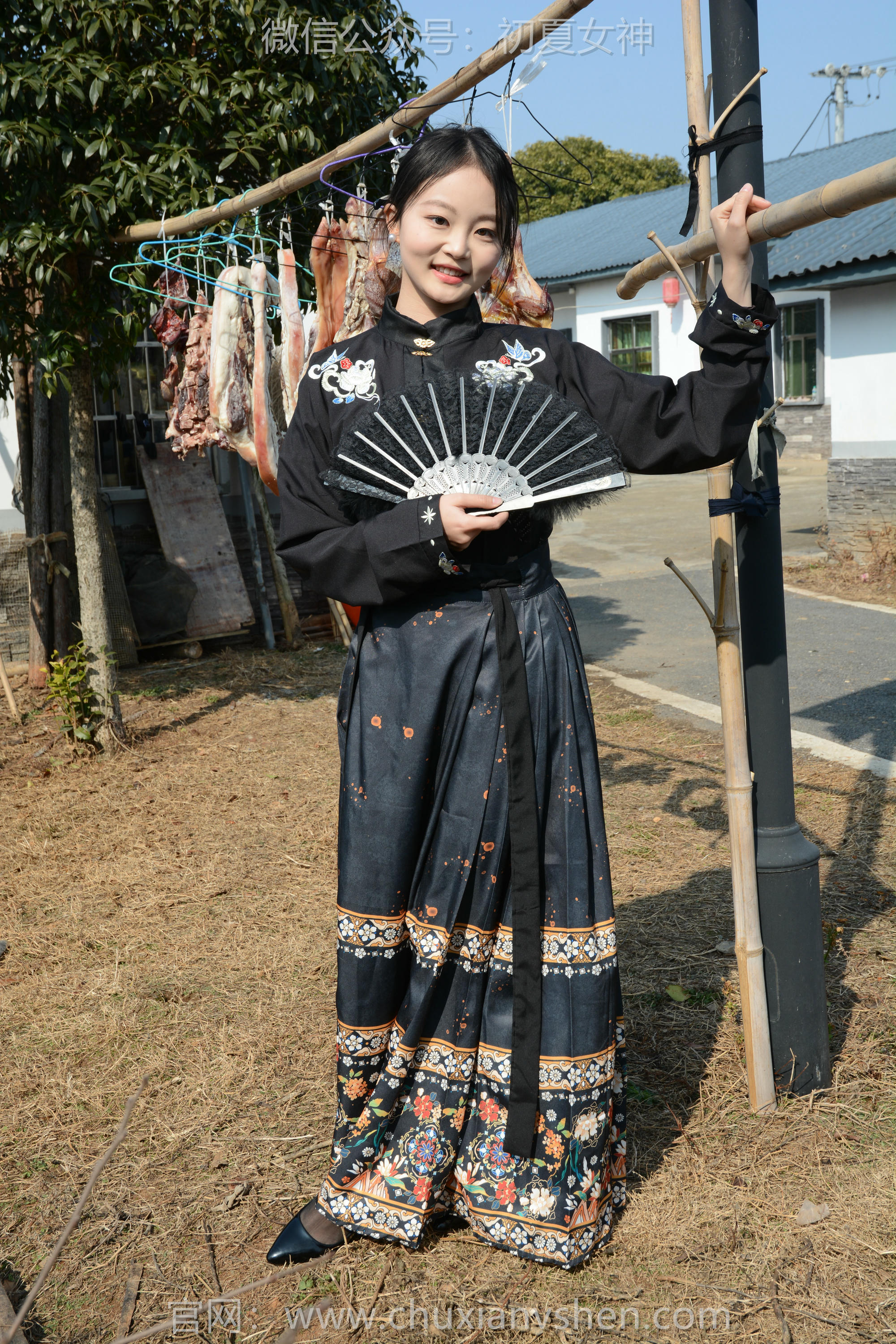 初夏女神 NO.238 双双~【黑色马面裙】这套我不管怎样都得端庄大气点，压制内心的小宇宙 [140P2V 3.63 GB]_第4集